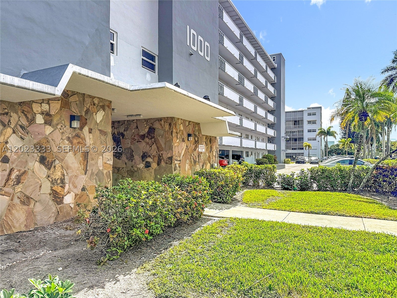 1000 NE 14th Ave 411