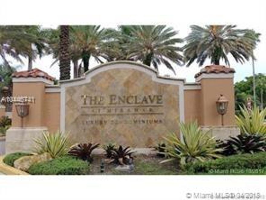 1/1 Condo Lakeview on the Second Floor, vaulted ceiling. Stunning Upgrades. Newer Kitchen, Granite
Countertops W/ Snack Bar, Newer Appliances, Tile Floors in living areas, laminate flooring in Bedroom. Close
to Pembroke Lakes mall, turnpike and I75. Also available for sale. A10445156