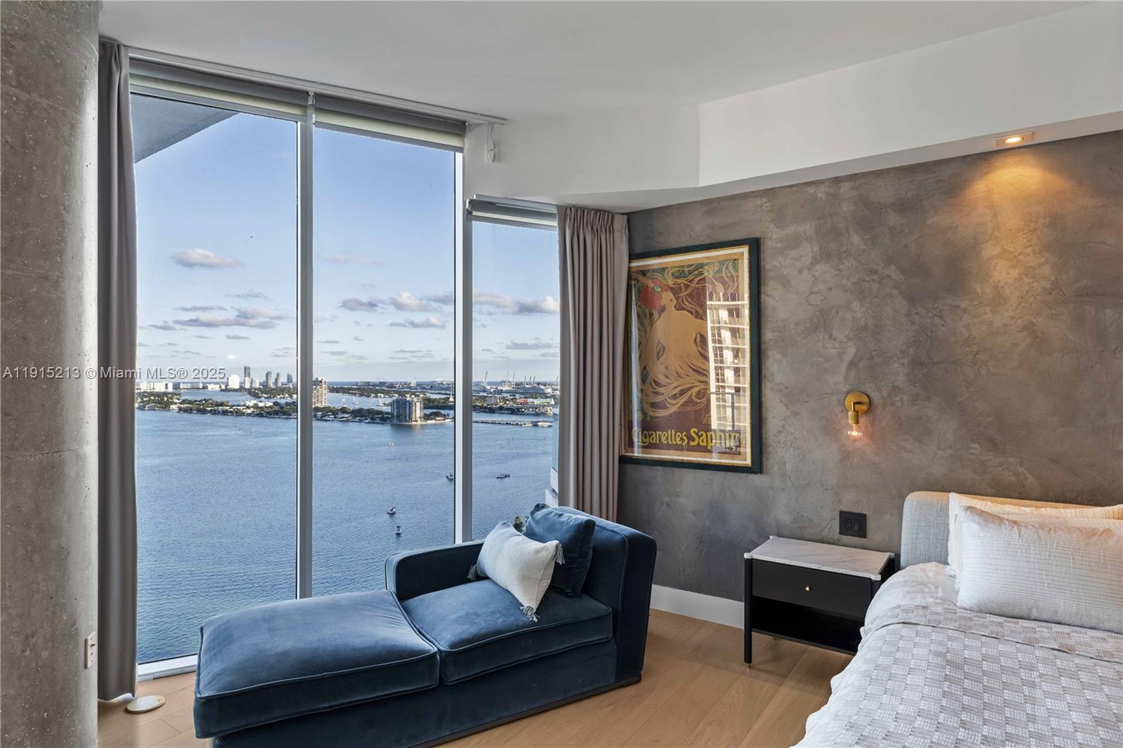 PARAMOUNT BAY CONDO - Residential