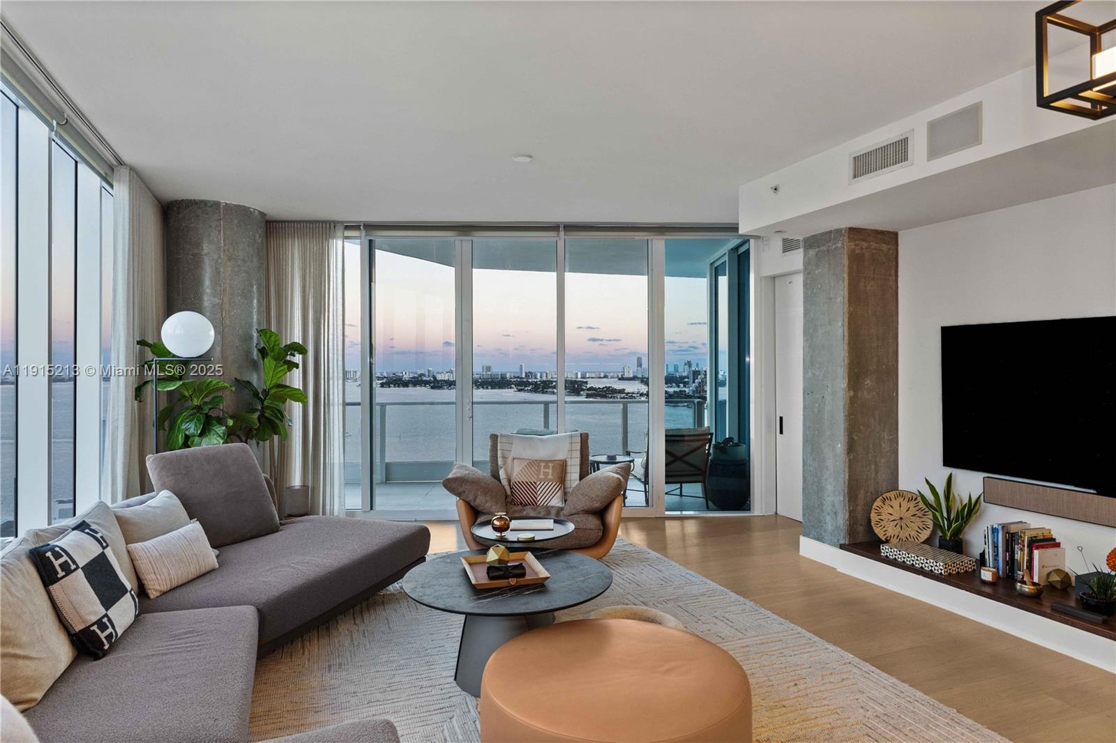 PARAMOUNT BAY CONDO - Residential