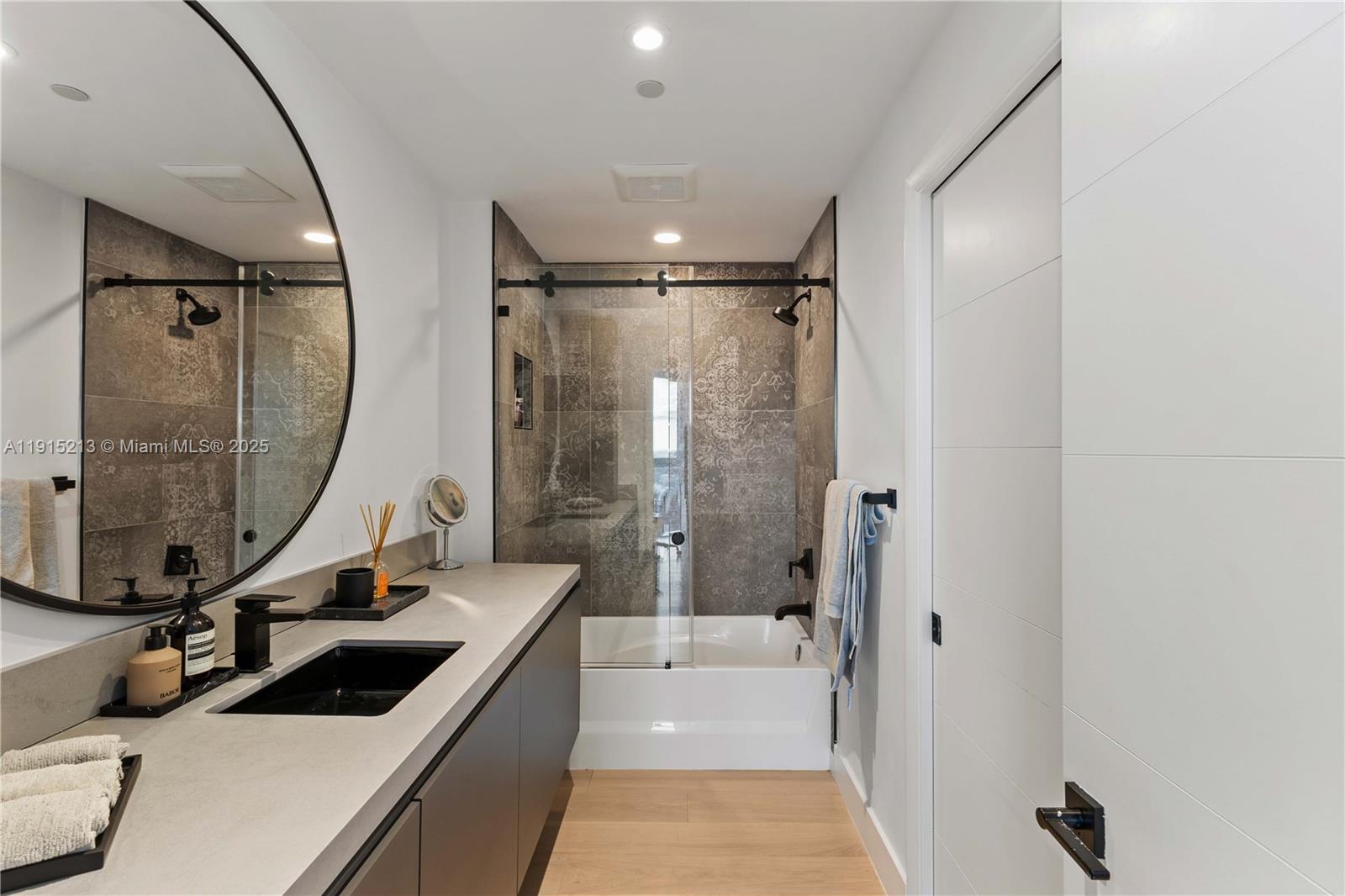 PARAMOUNT BAY CONDO - Residential