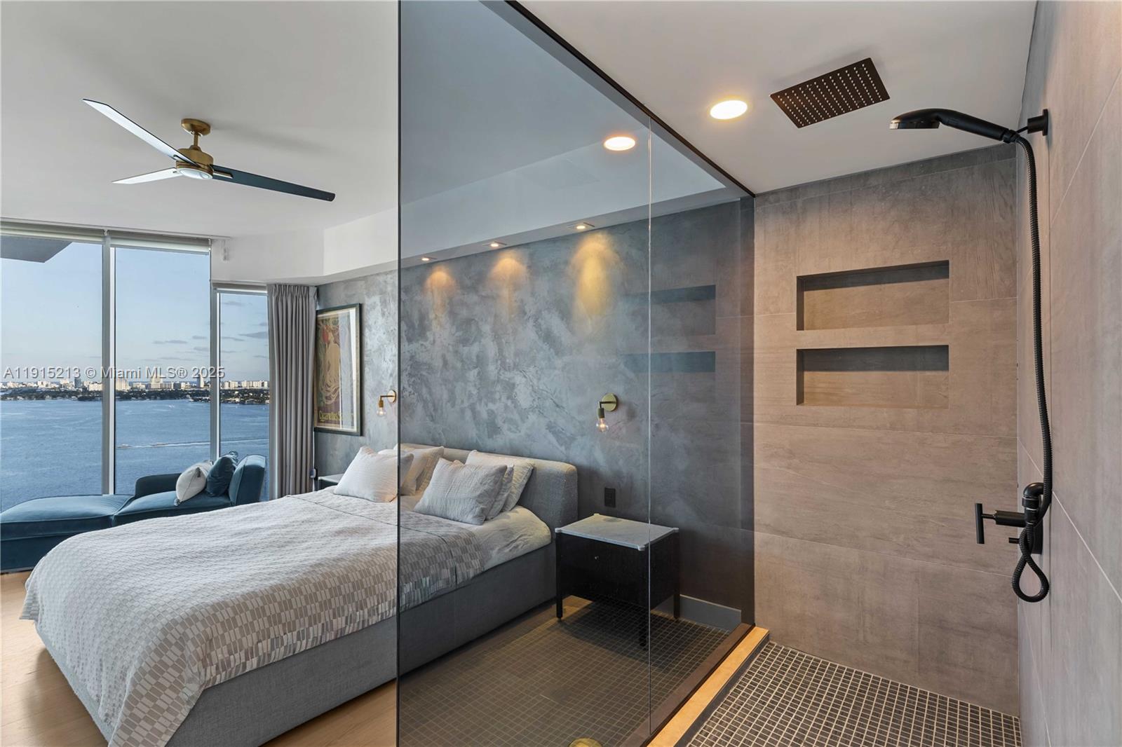 PARAMOUNT BAY CONDO - Residential