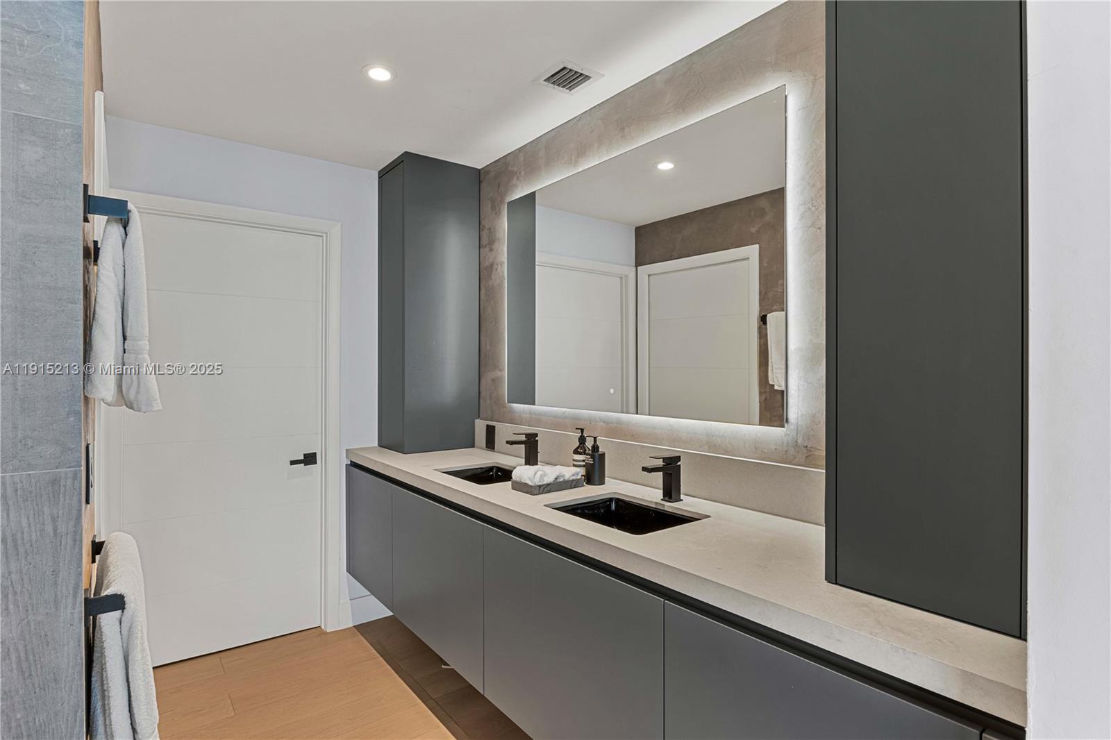 PARAMOUNT BAY CONDO - Residential