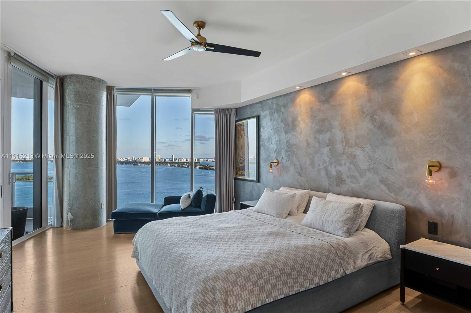 PARAMOUNT BAY CONDO - Residential