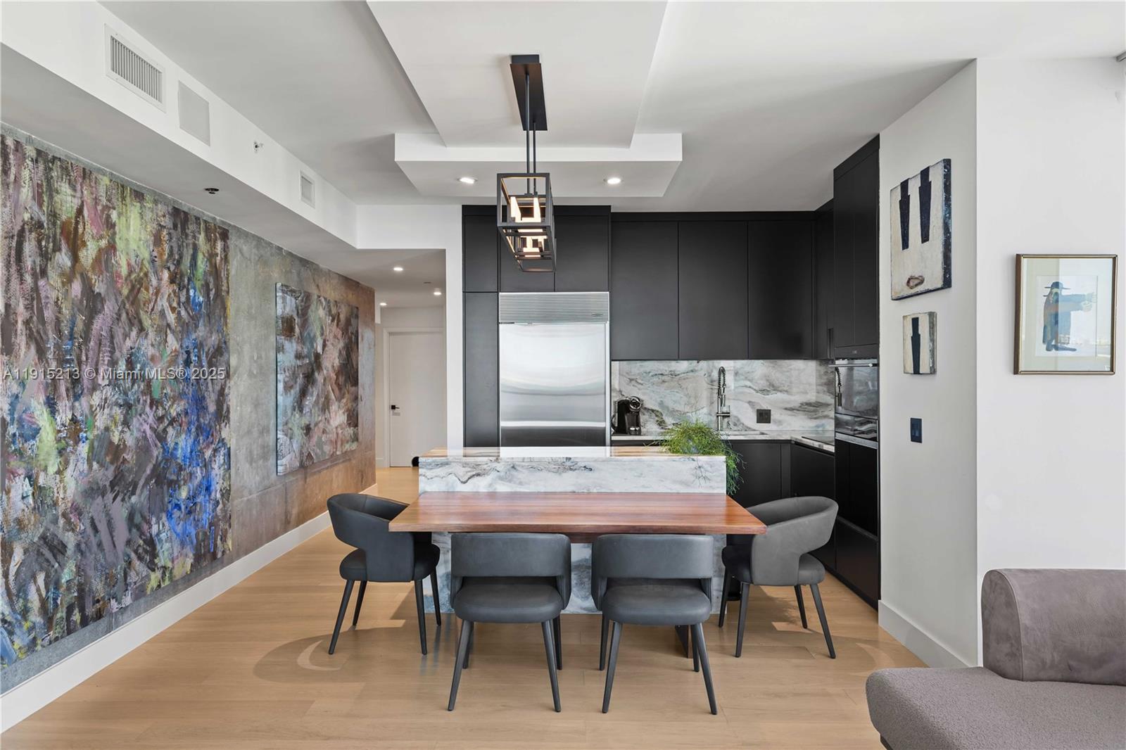 PARAMOUNT BAY CONDO - Residential