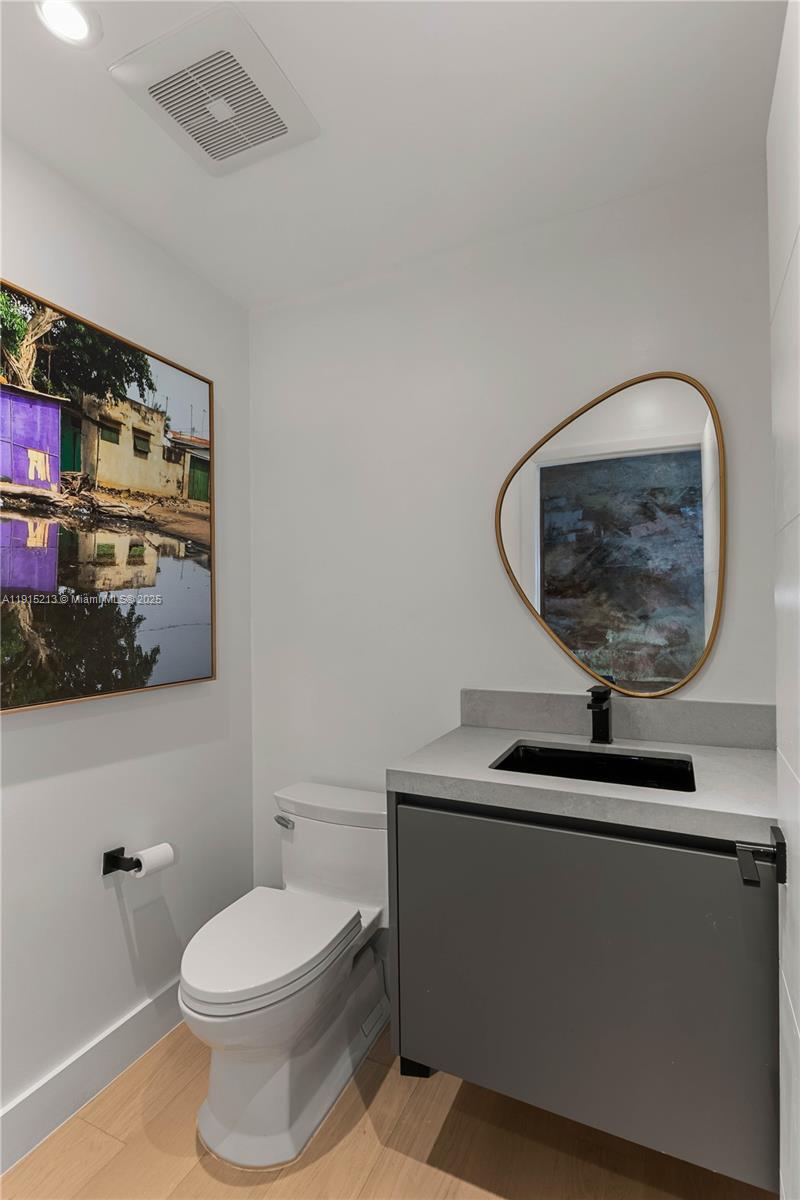 PARAMOUNT BAY CONDO - Residential