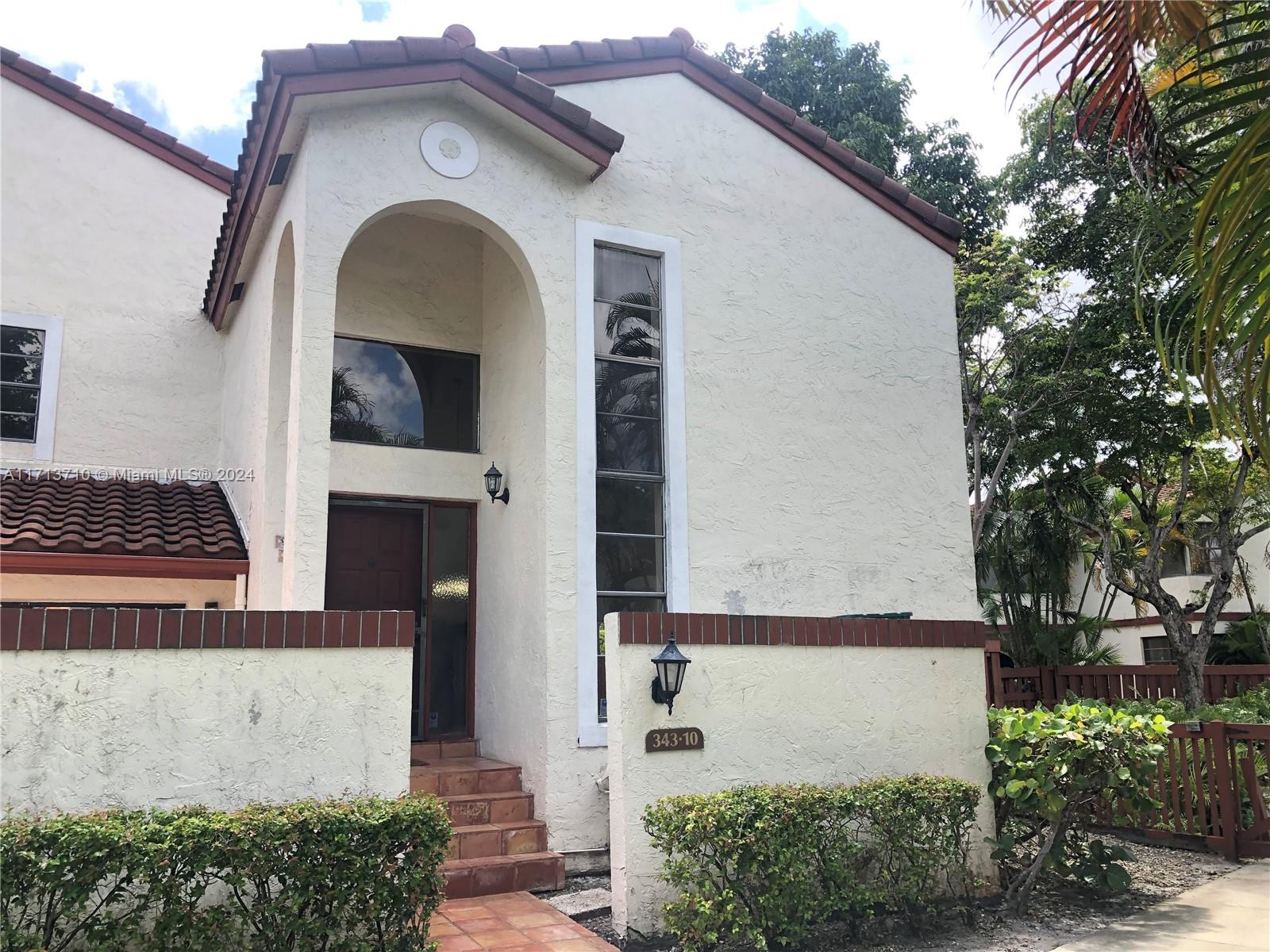 343 Ives Dairy Rd 343-10, Miami, Broward County, Florida - 2 Bedrooms  
3 Bathrooms - 