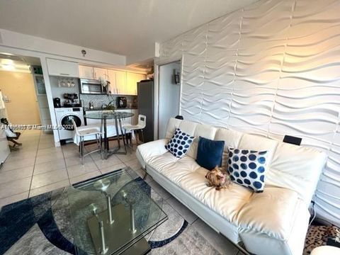 Condominium in Sunny Isles Beach FL 19201 Collins Ave.jpg