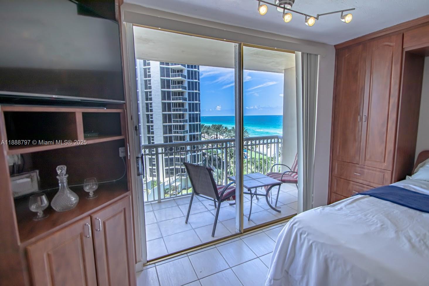 THE AVENTURA BEACH CLUB C - Residential Lease