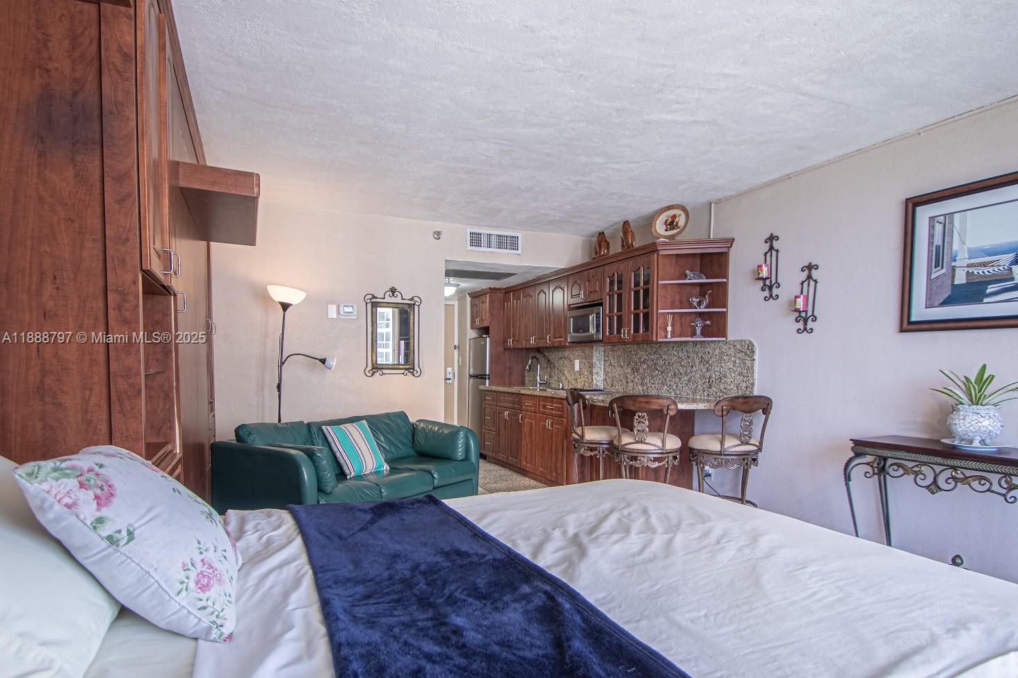 THE AVENTURA BEACH CLUB C - Residential Lease