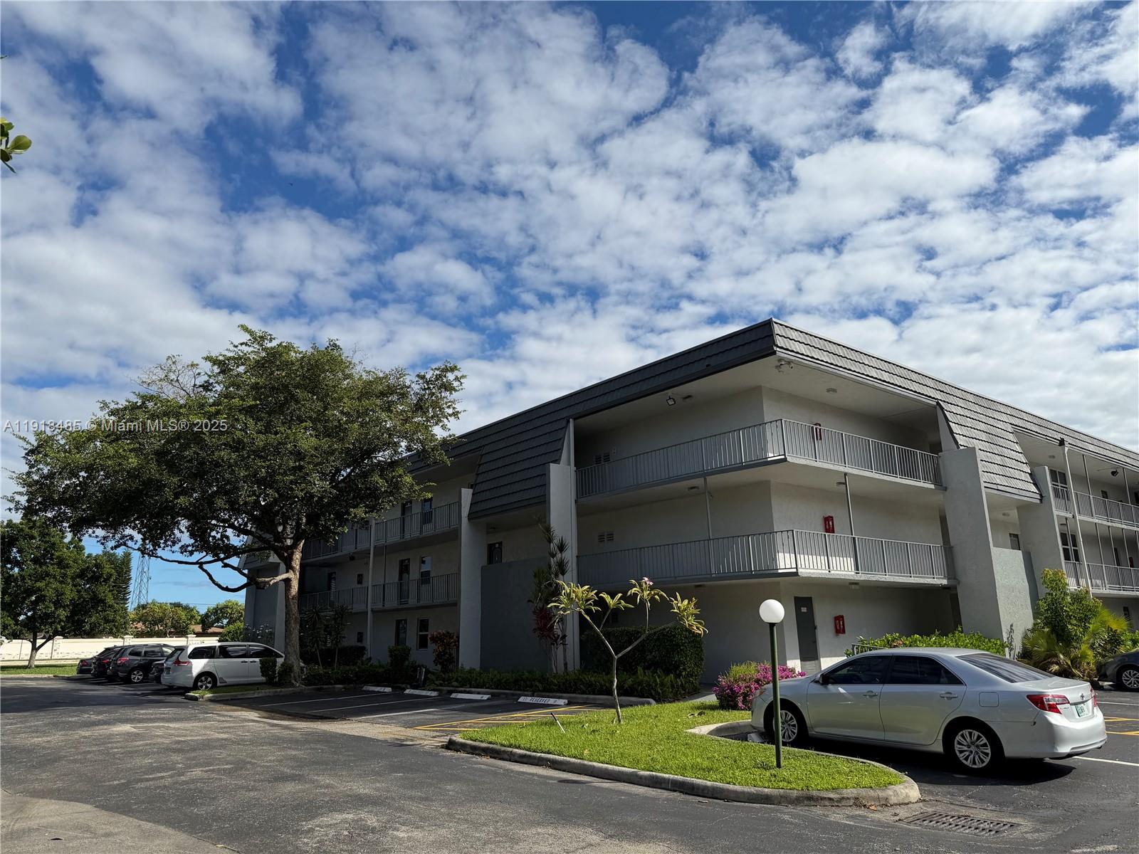 LIME BAY CONDOMINIUM 6 - Residential