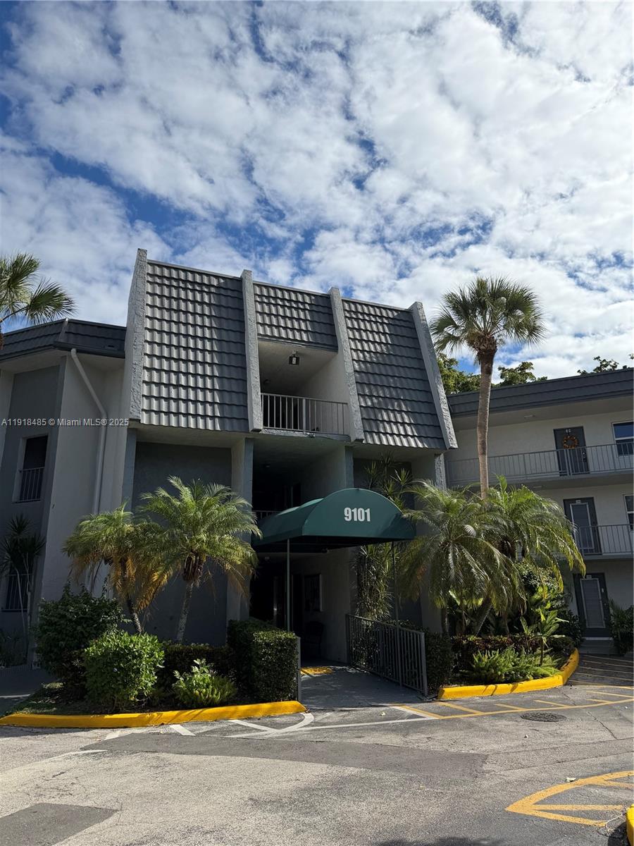 LIME BAY CONDOMINIUM 6 - Residential