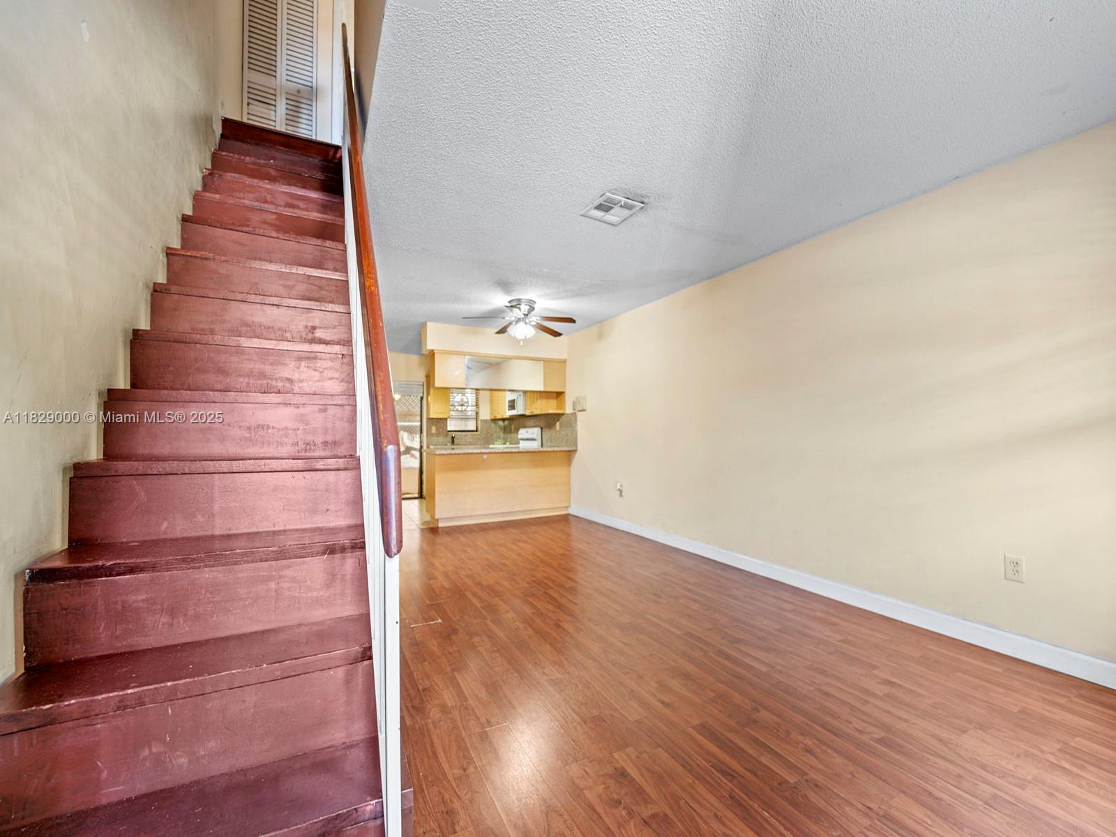 1310 W 46th St 8