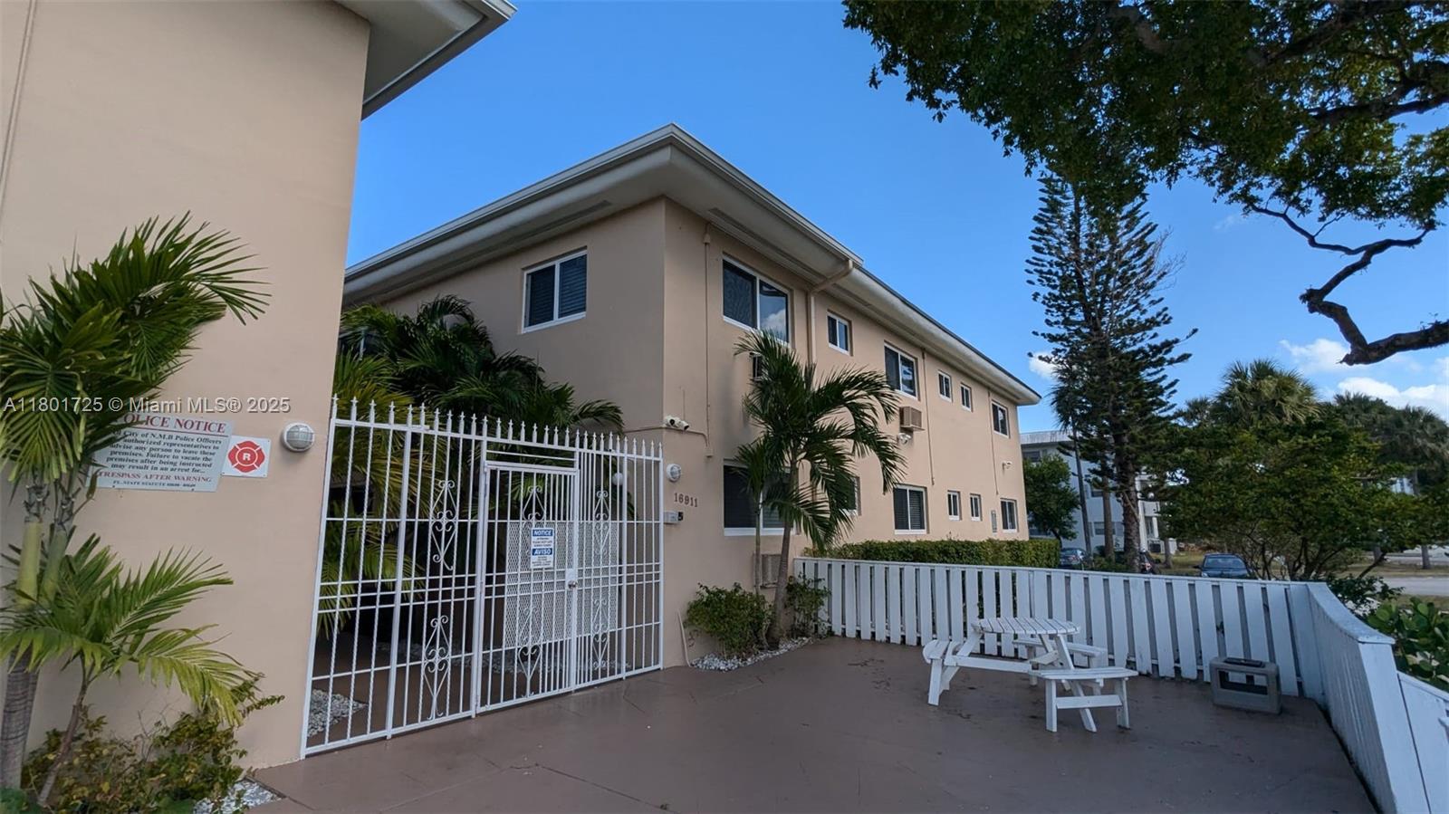 Rental Property at 16911 Ne 21st Ave 3, North Miami Beach, Miami-Dade County, Florida - Bedrooms: 1 
Bathrooms: 1  - $1,675 MO.