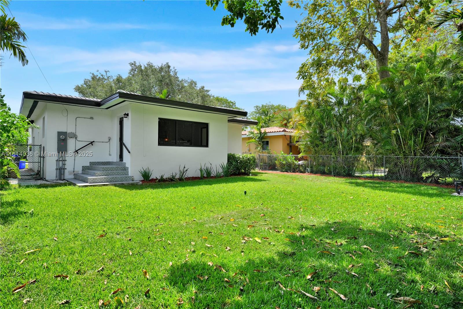 TAMIAMI PLACE PLAN NO 3 - Residential