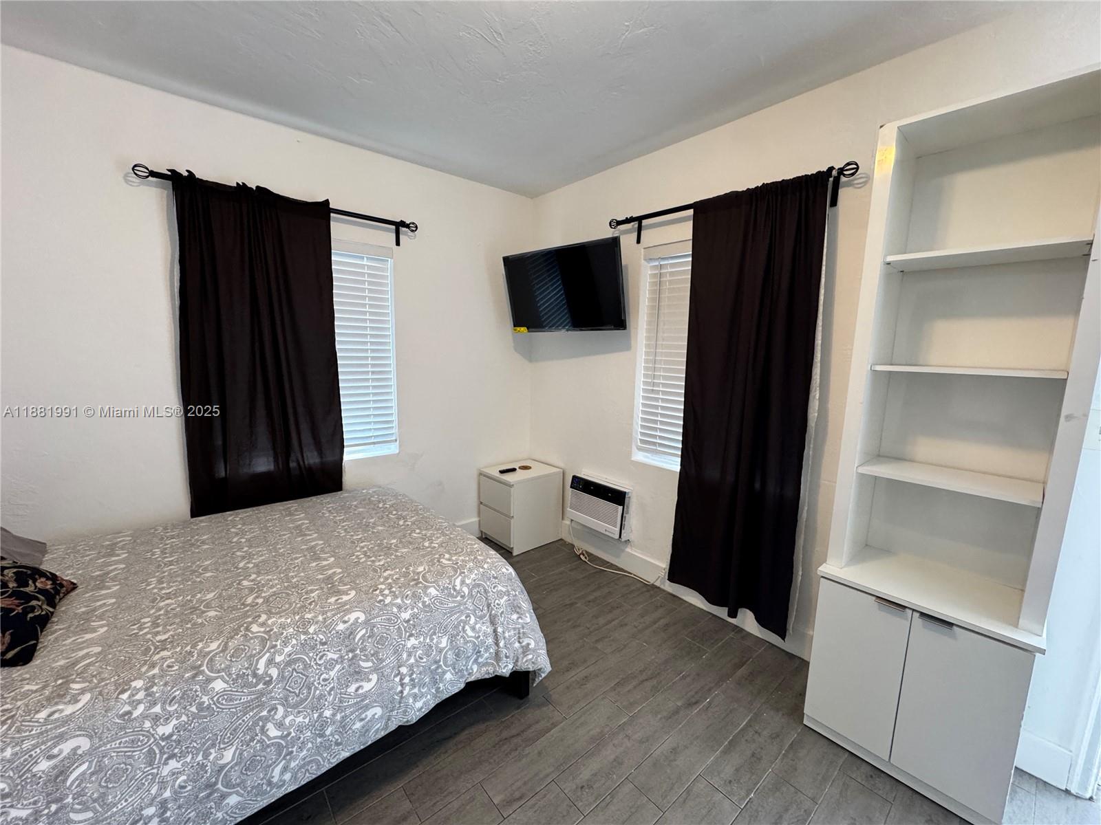 HOLLYWOOD LITTLE RANCHES - Residential Lease