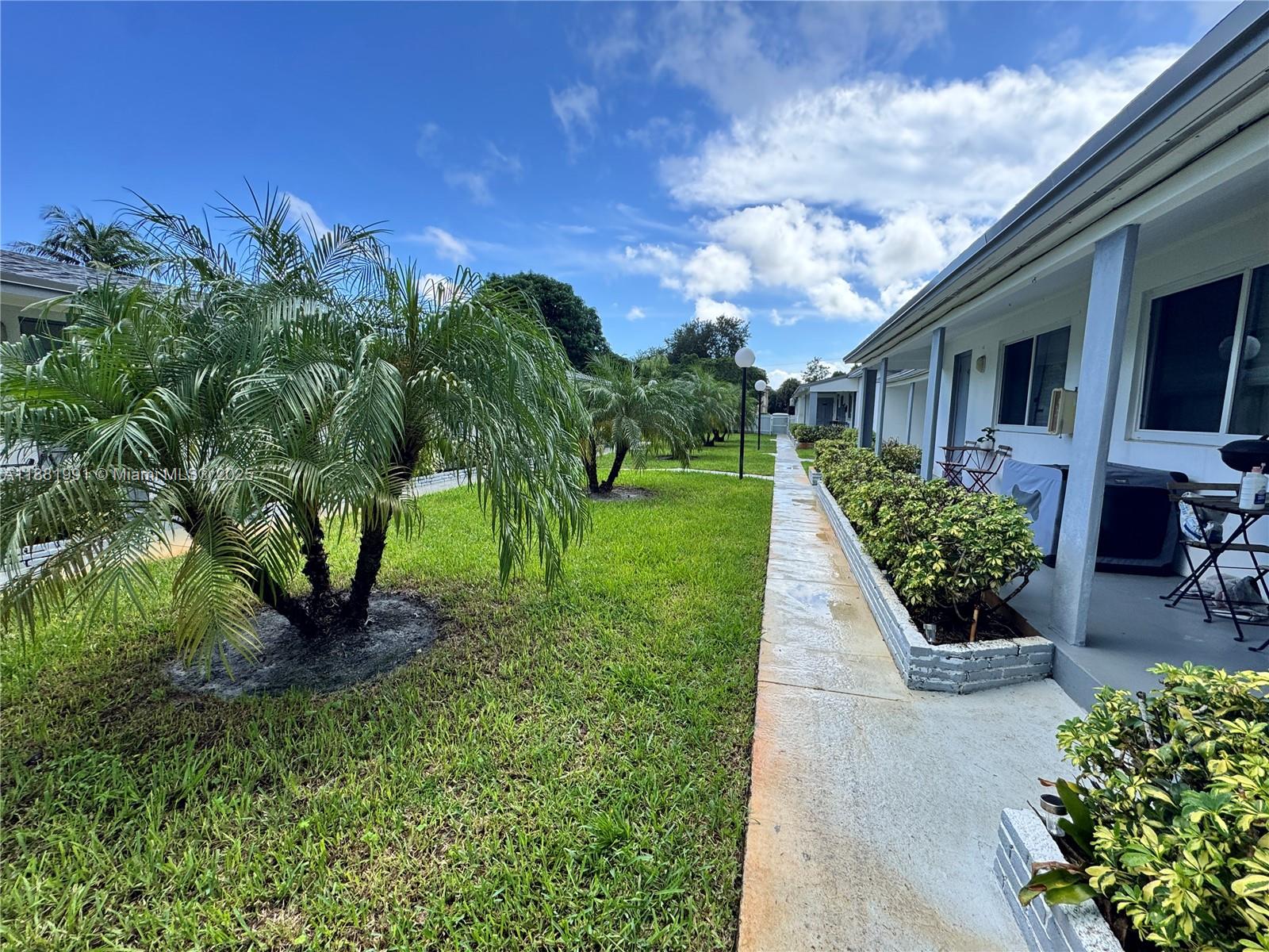 HOLLYWOOD LITTLE RANCHES - Residential Lease