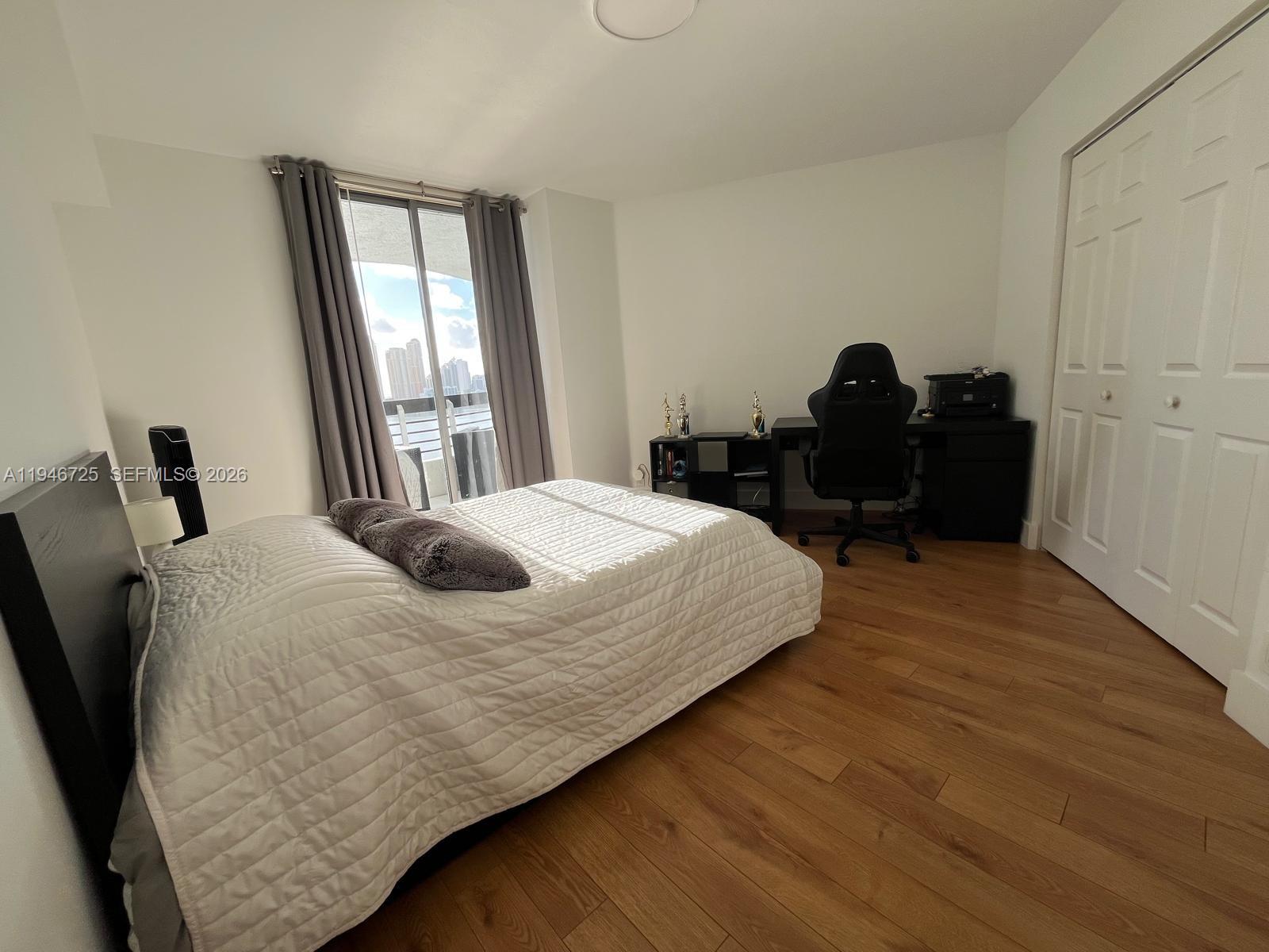 MYSTIC POINTE TOWER 500 C - Residential