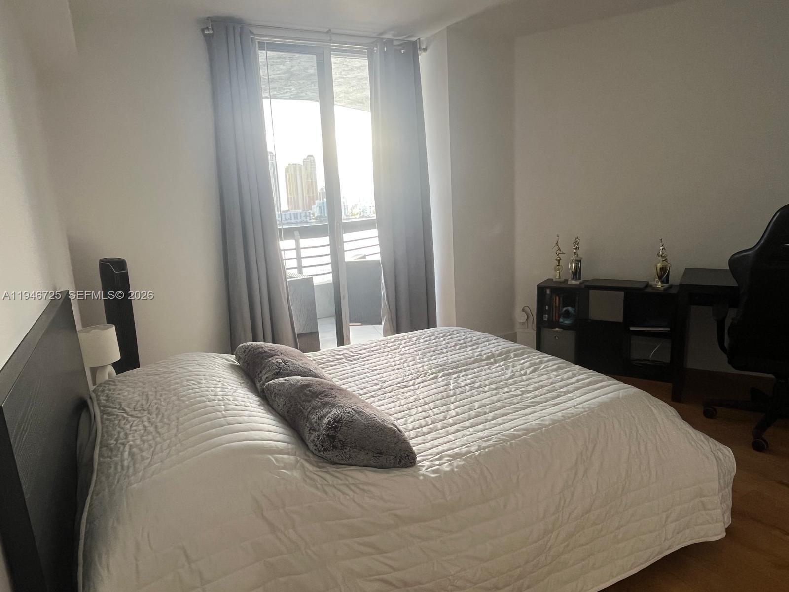 MYSTIC POINTE TOWER 500 C - Residential