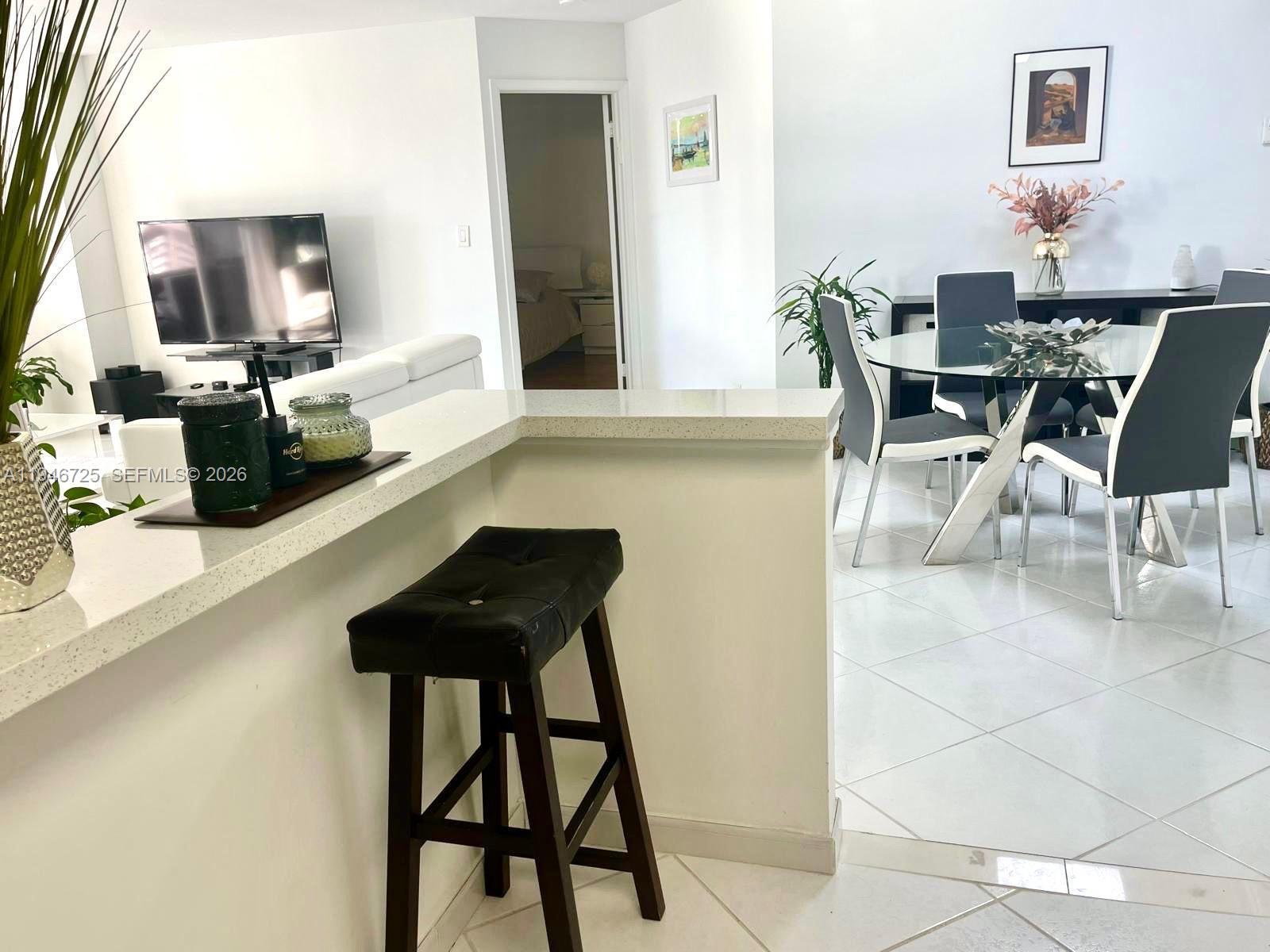 MYSTIC POINTE TOWER 500 C - Residential