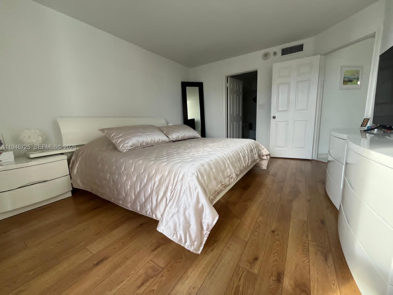 MYSTIC POINTE TOWER 500 C - Residential