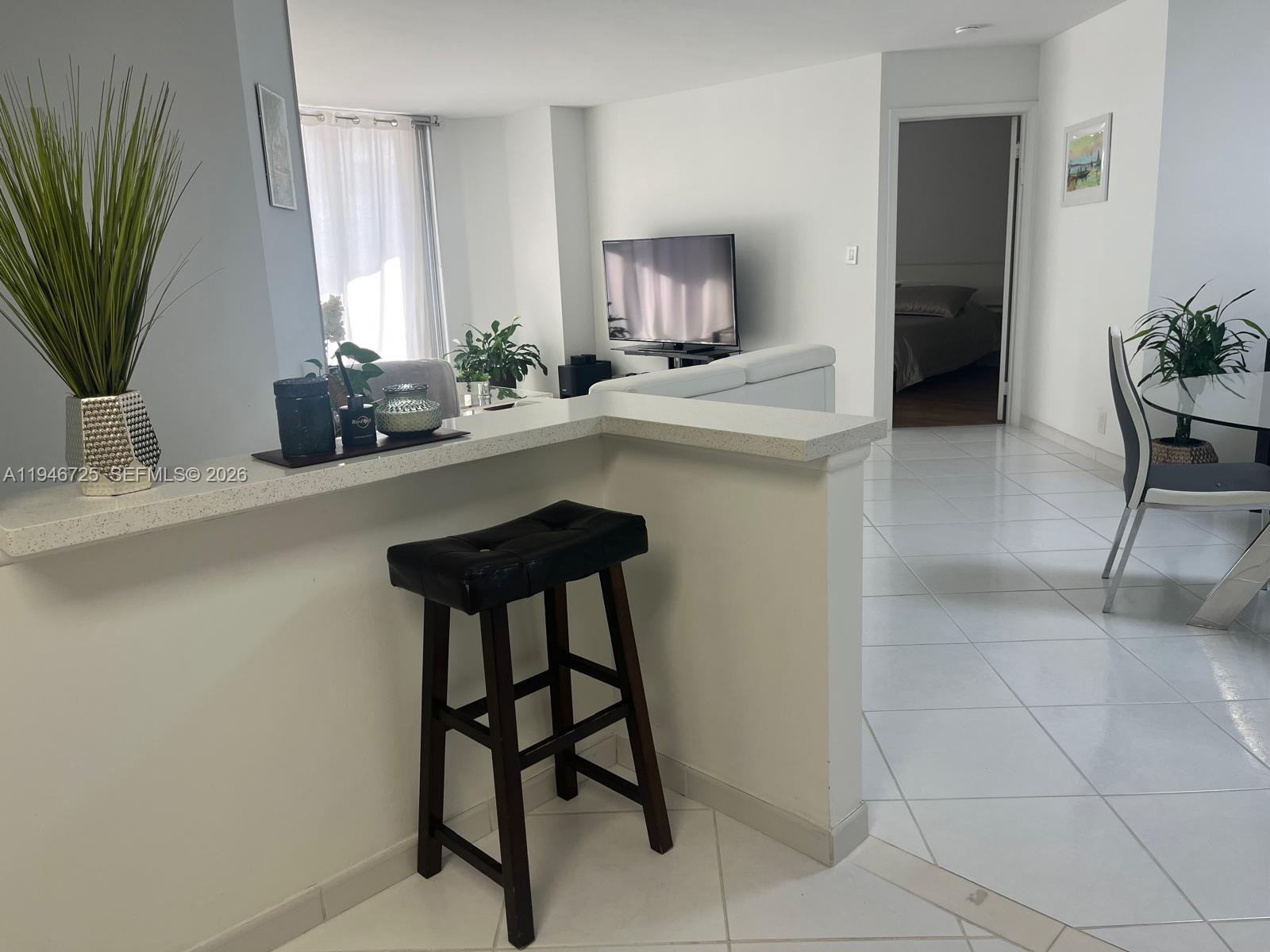 MYSTIC POINTE TOWER 500 C - Residential