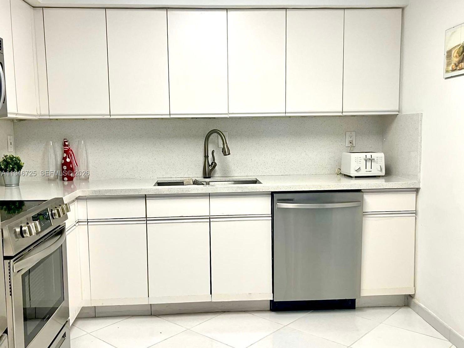 MYSTIC POINTE TOWER 500 C - Residential