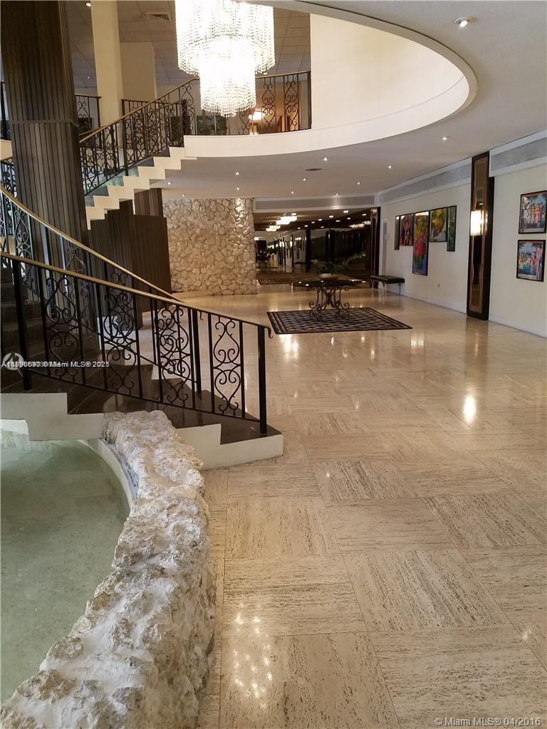 5555 Collins Ave 11U