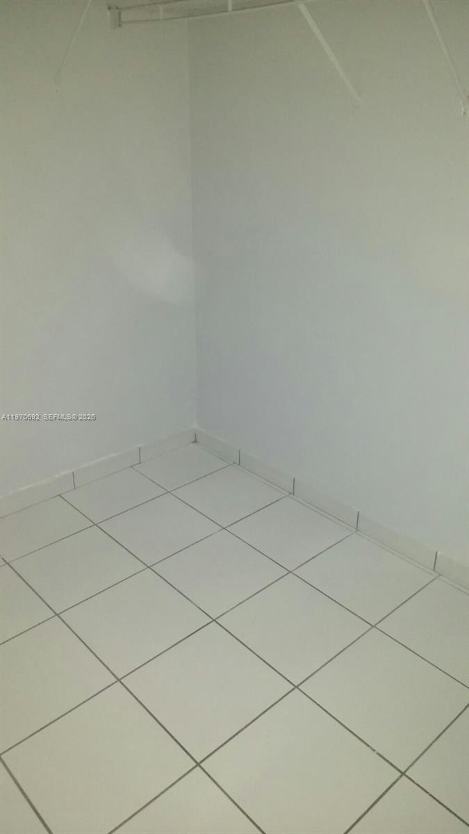 BANYAN TREE CONDO 8 - Residential