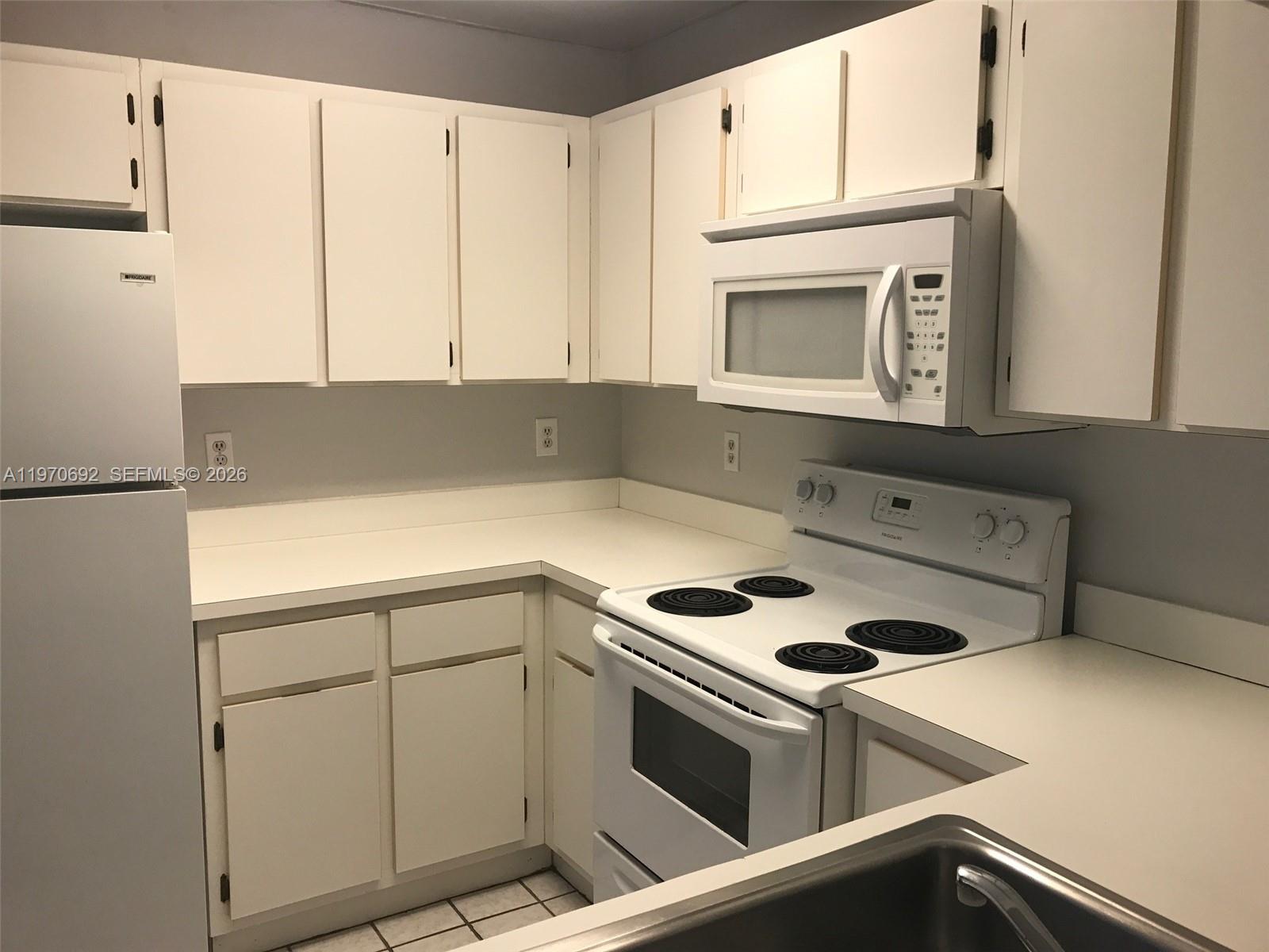 BANYAN TREE CONDO 8 - Residential