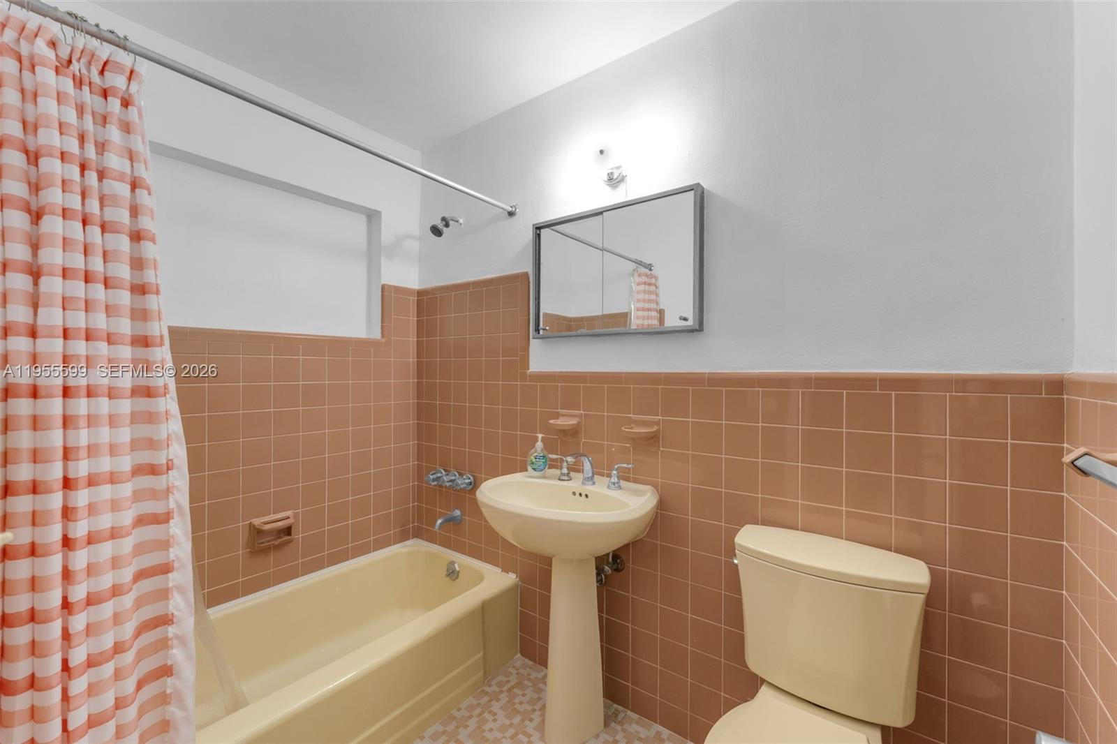 WESTWOOD LAKE 8TH ADDN - Residential