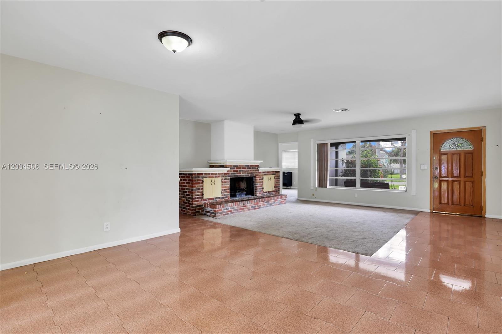 HOLLYWOOD HILLS - Residential