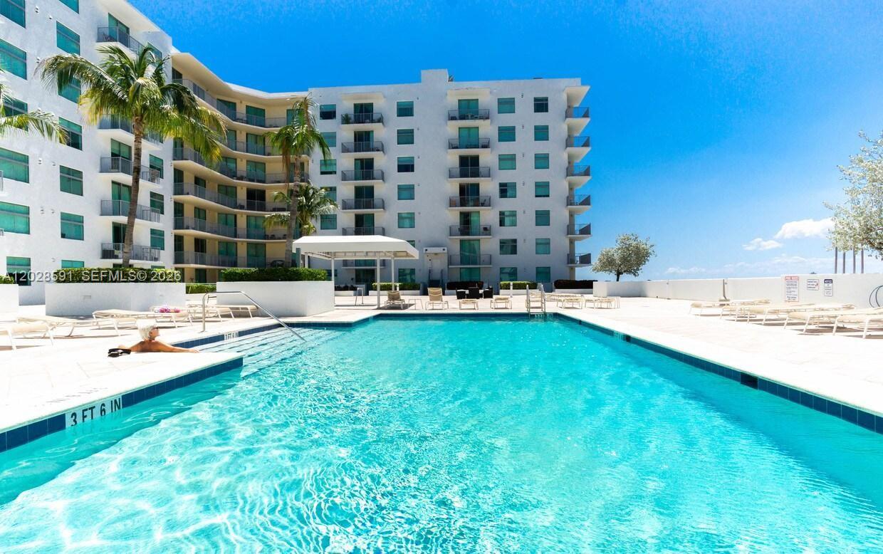 HOLLYWOOD STATION - Residential