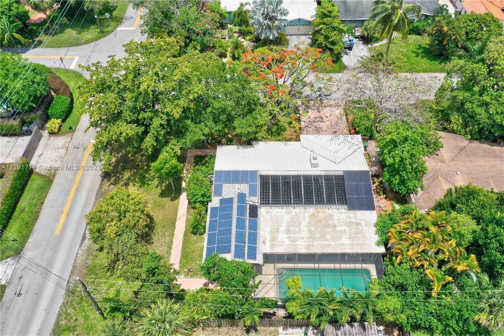 Photo of 1420 SW 13th St, Fort Lauderdale, FL 33312 (MLS # A11391779)