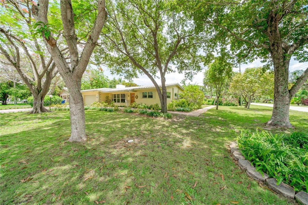 Photo of 1420 SW 13th St, Fort Lauderdale, FL 33312 (MLS # A11391779)