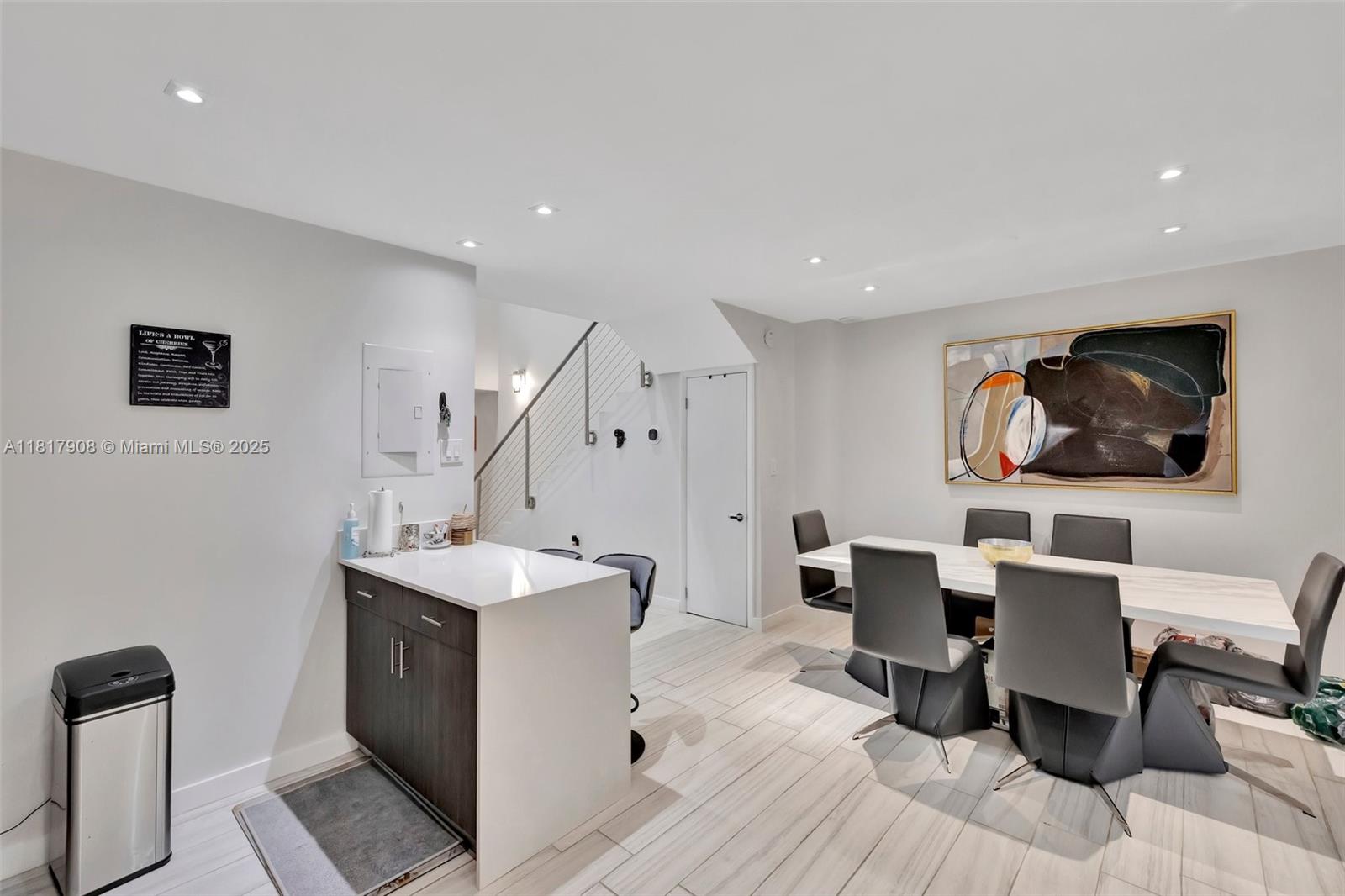 COMMODORE PLAZA CONDO - Residential