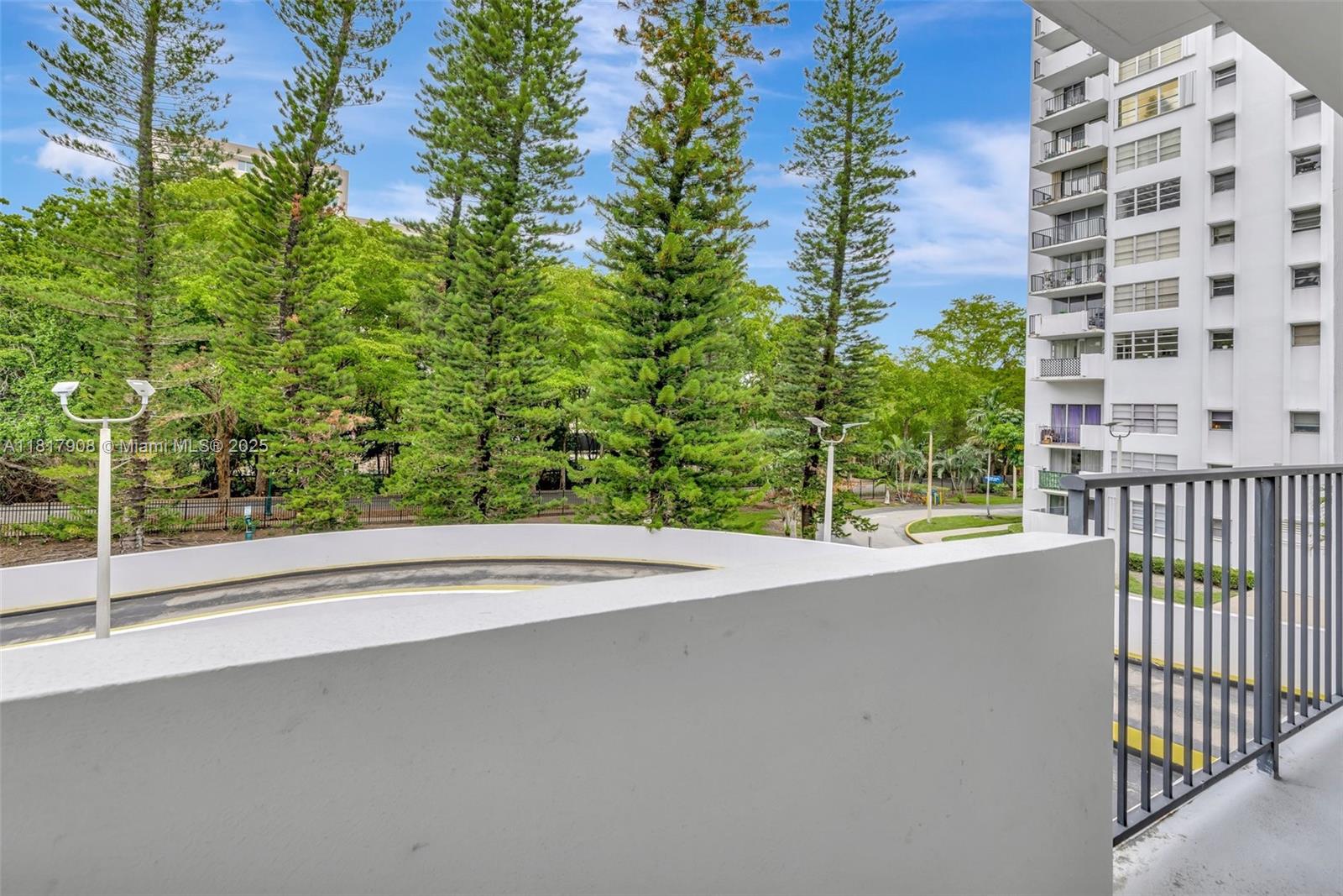 COMMODORE PLAZA CONDO - Residential