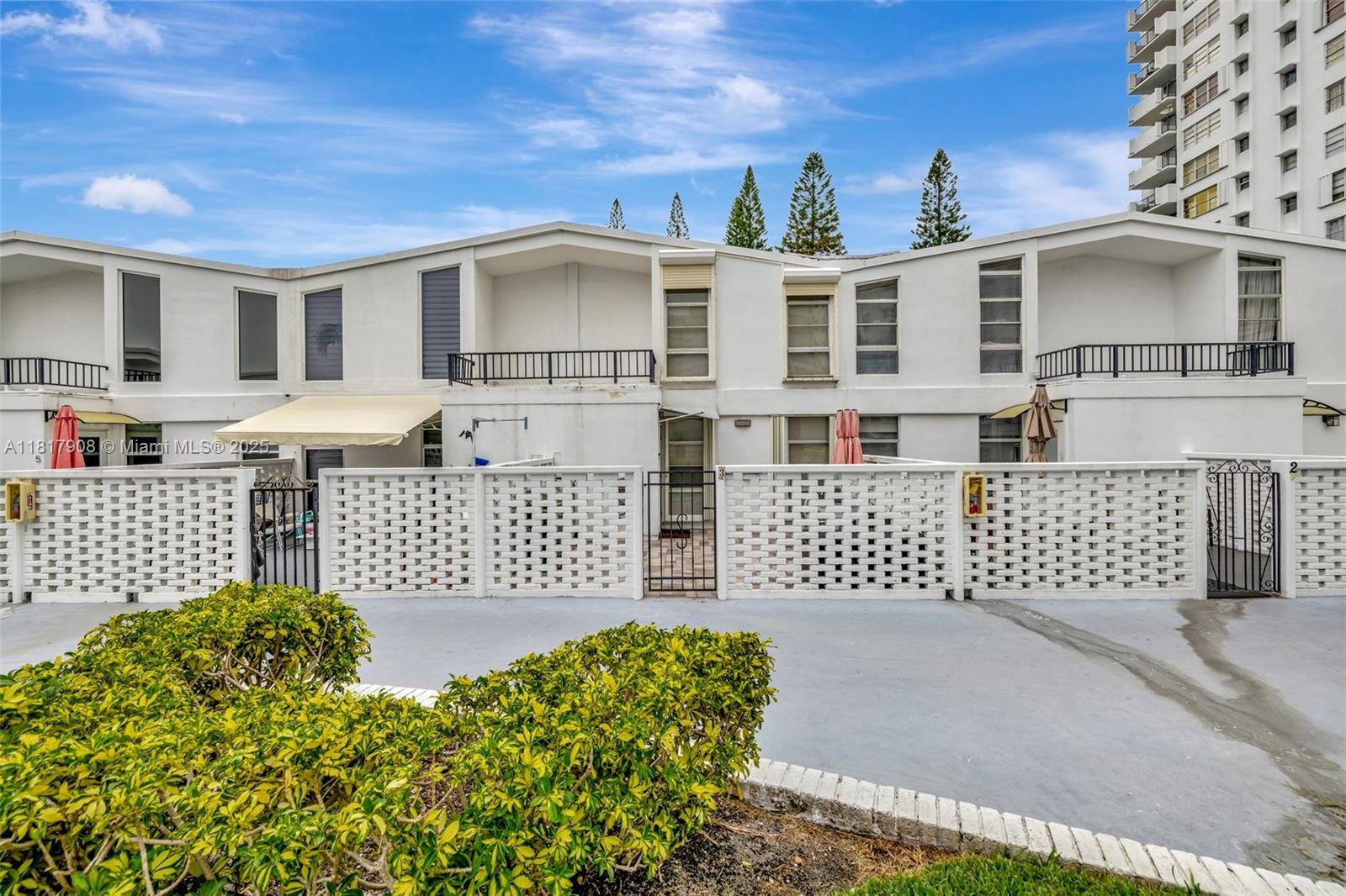 COMMODORE PLAZA CONDO - Residential