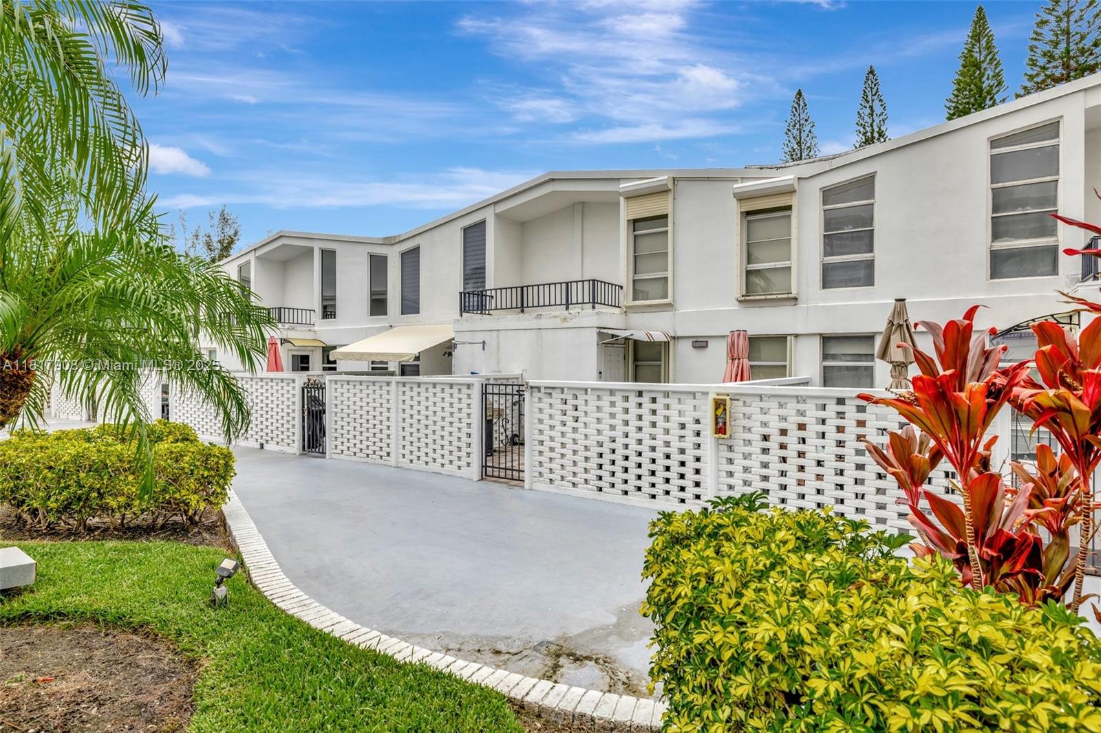 COMMODORE PLAZA CONDO - Residential