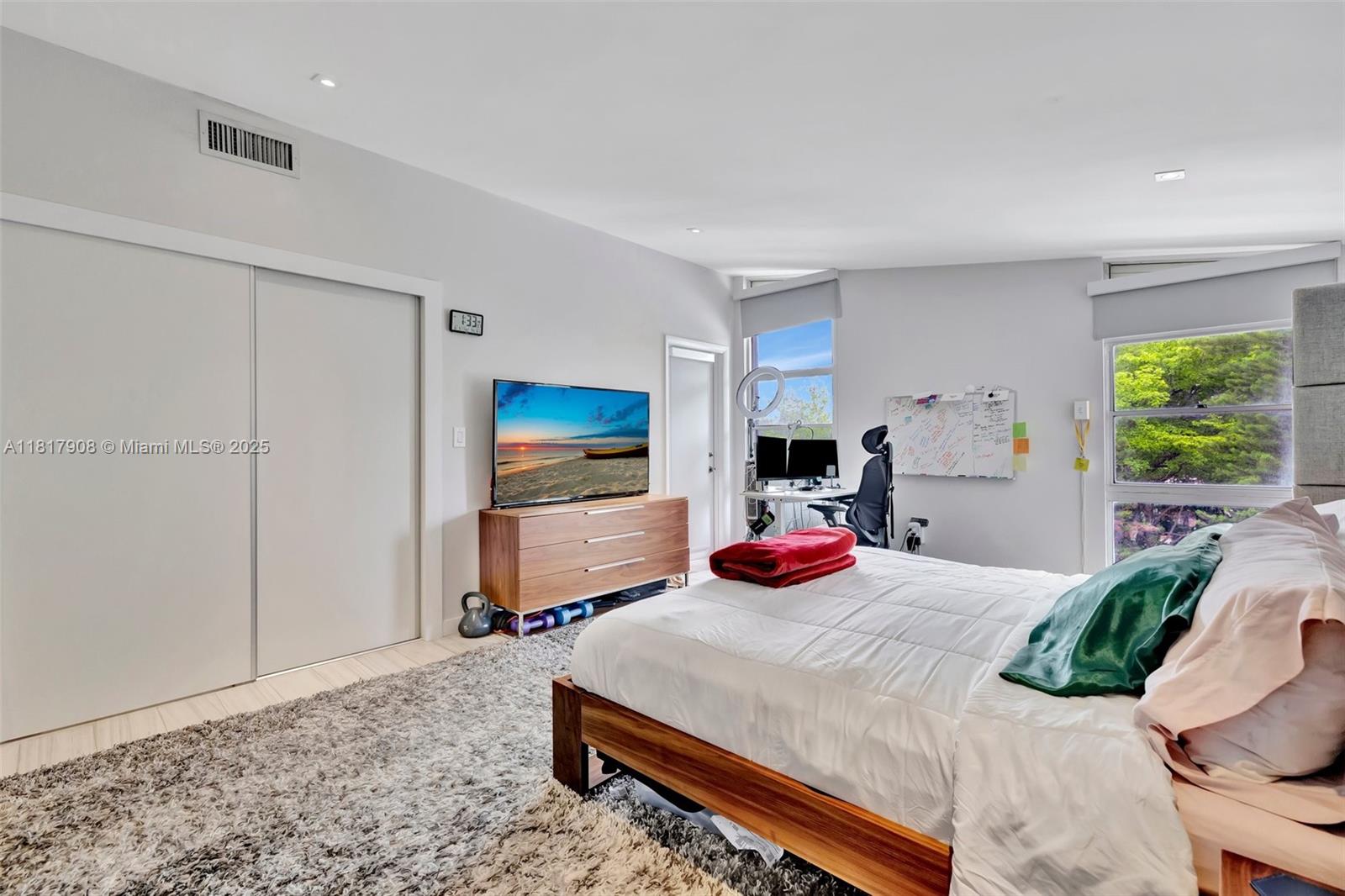 COMMODORE PLAZA CONDO - Residential