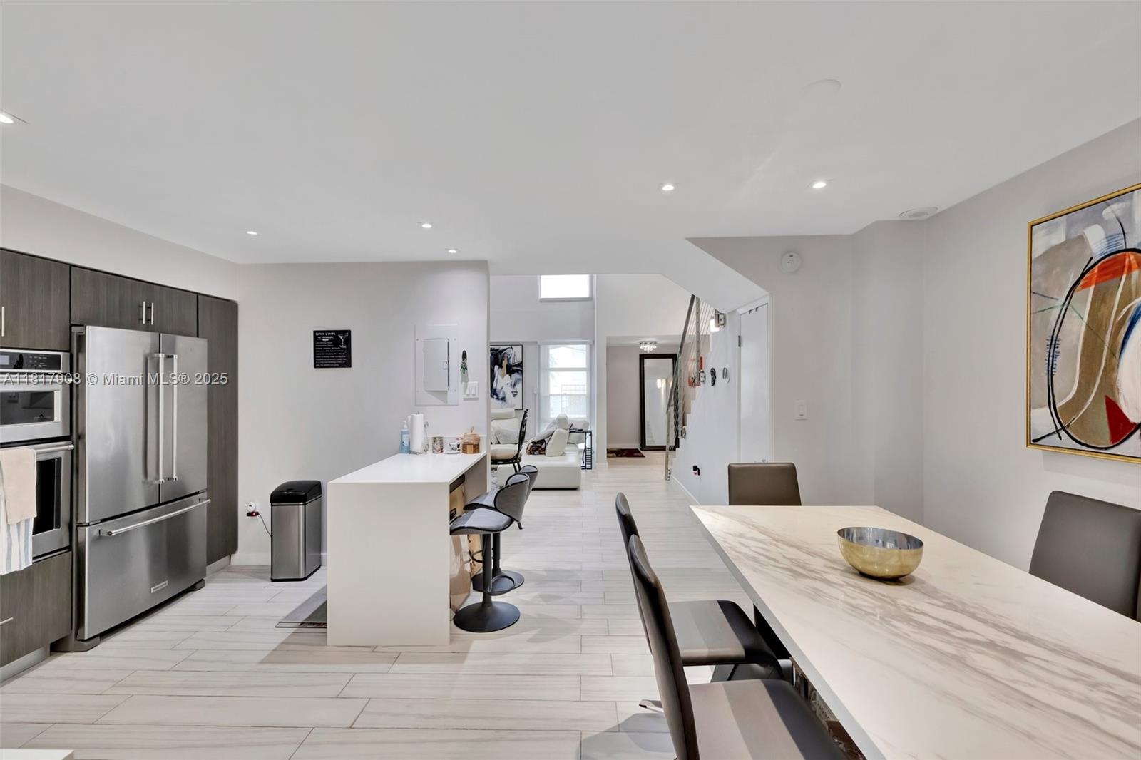 COMMODORE PLAZA CONDO - Residential