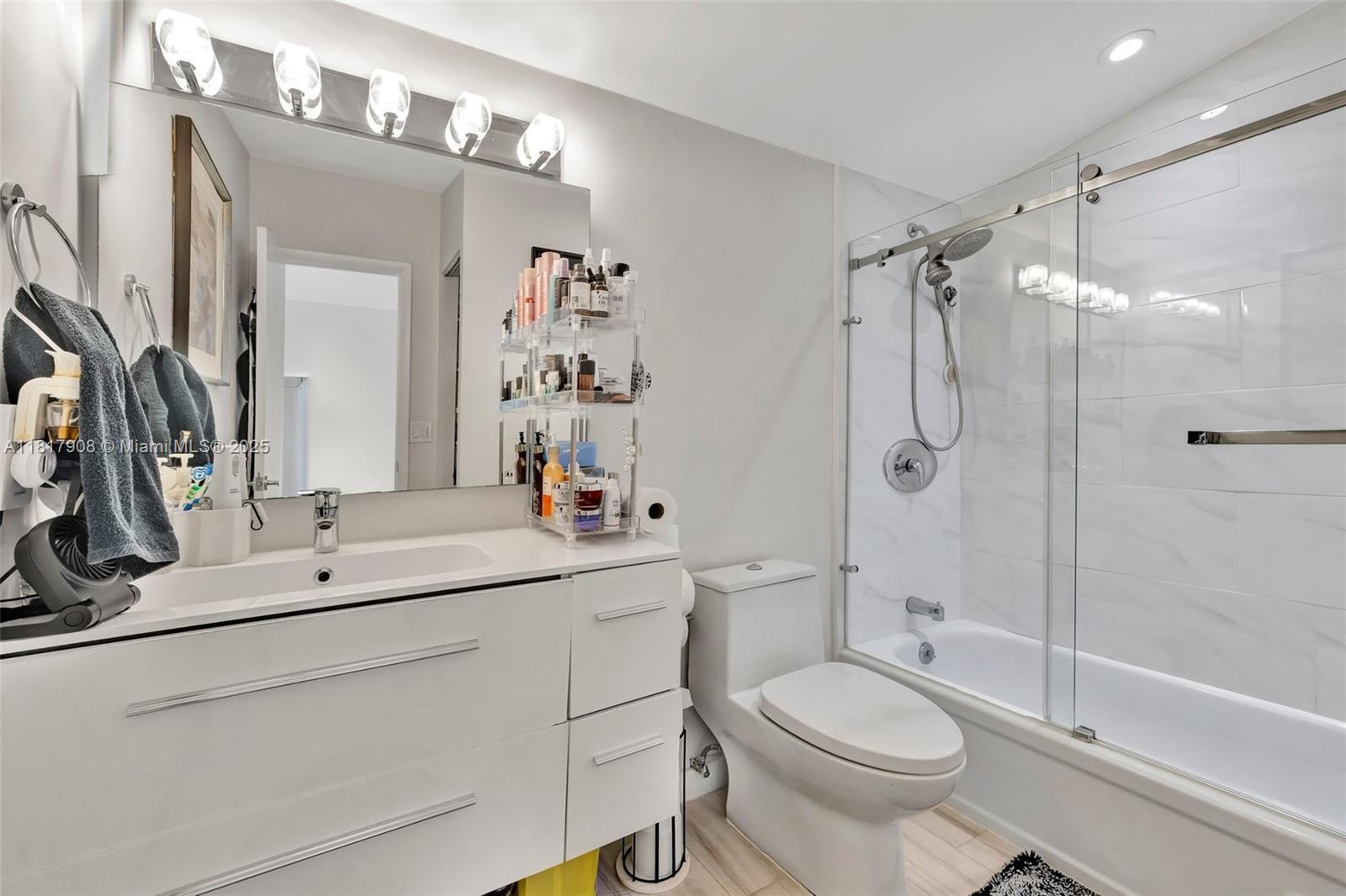 COMMODORE PLAZA CONDO - Residential