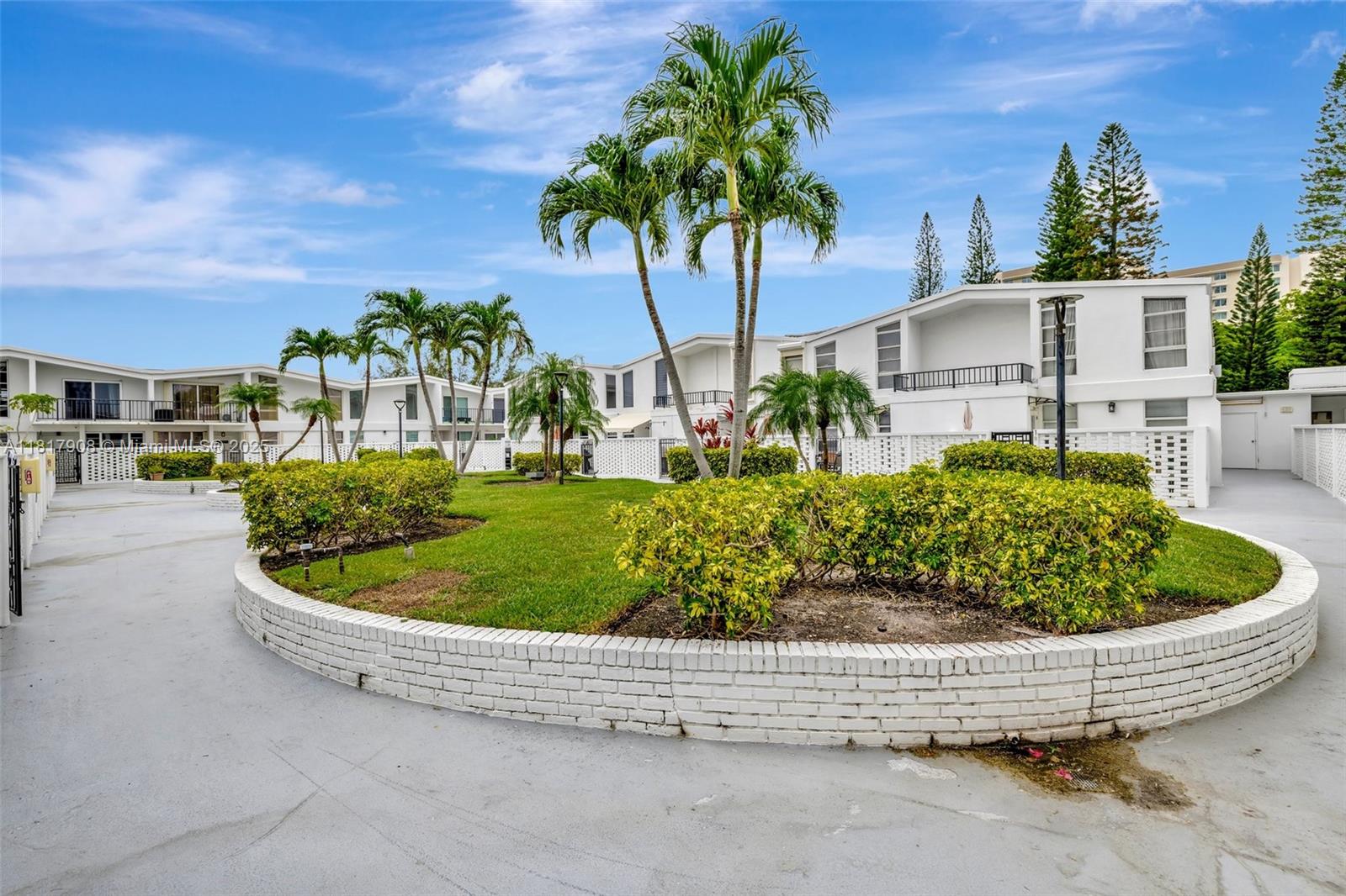 COMMODORE PLAZA CONDO - Residential