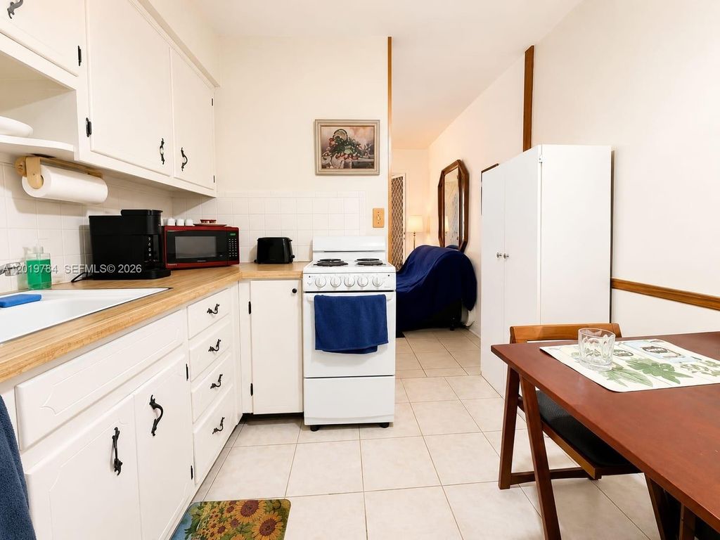 Photo of Hollywood, FL 33020 (MLS # A12019784)