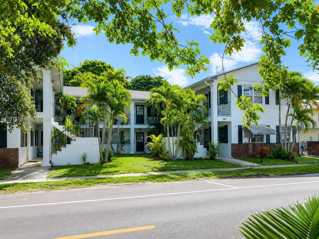 Photo of Hollywood, FL 33020 (MLS # A12019784)