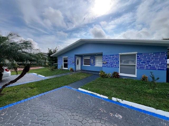 Rental Property at 818 Sw 13th St 2, Fort Lauderdale, Broward County, Florida - Bedrooms: 3 
Bathrooms: 2  - $2,750 MO.
