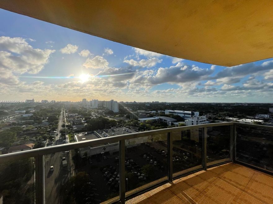 AMAZING OPPORTUNITY TWO BEDROOM/TWO BATHROOM UNIT - Master with Walking closet. On a very desirable area, between Coral Gables, Coconut Grove and The
Roads. Huge balcony to enjoy the sunset over the city, wooden cabinets, granite counter and backsplash. Convenience close to Publix and other stores.
Amenities: Olympic pool, exercise room, hot tub, bicycle storage room.