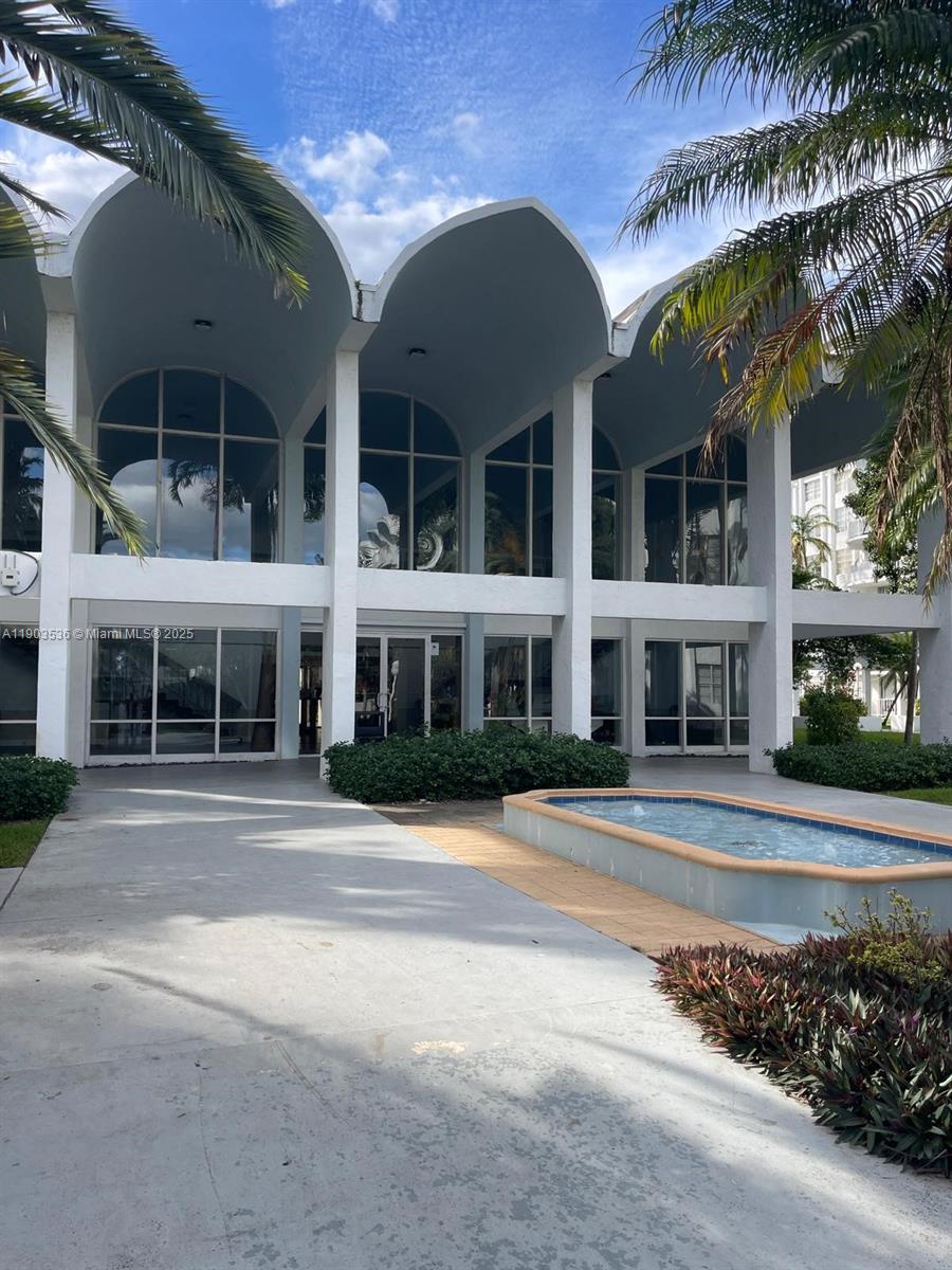 494 NW 165th St Rd C-105