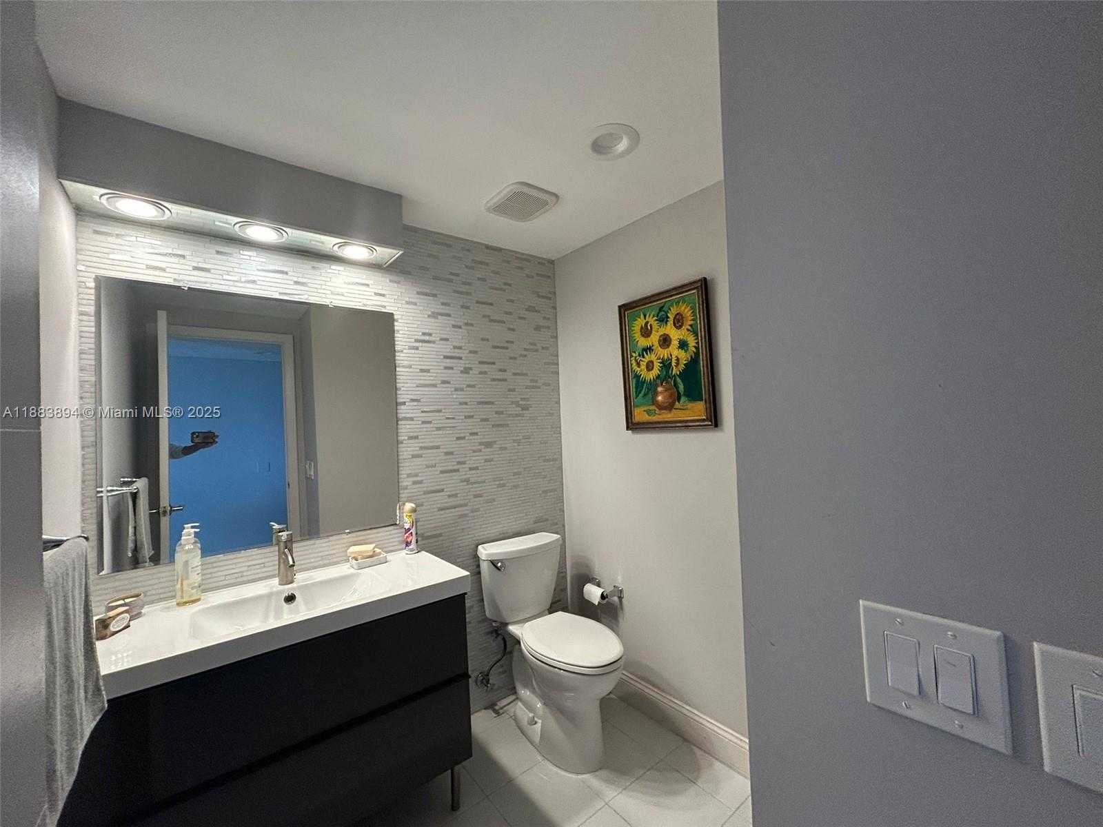COUNTRY CLUB APTS AT - Residential Lease