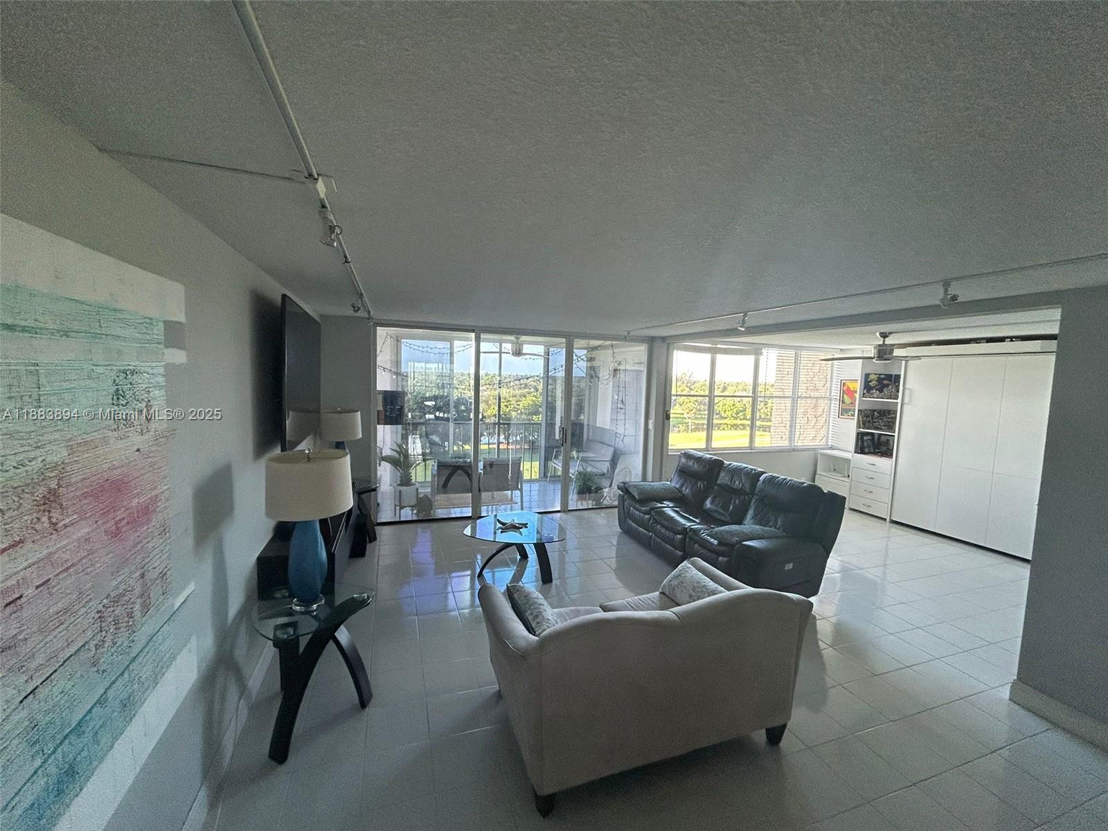 COUNTRY CLUB APTS AT - Residential Lease